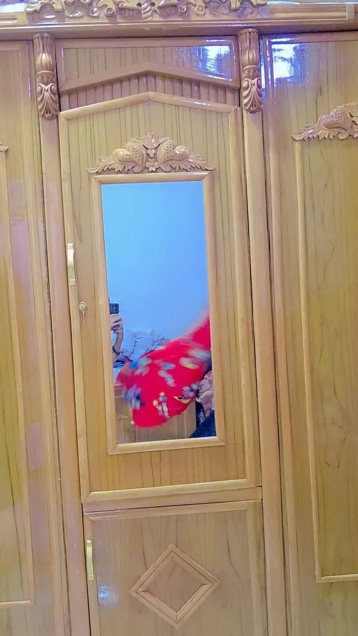 السلام عليكم هاذي غرفه مستعمله شهر وخمسه قطع وسعر مليون وبيه مجال تواصلو على هاذه الرقم  *********** واتساب
.
