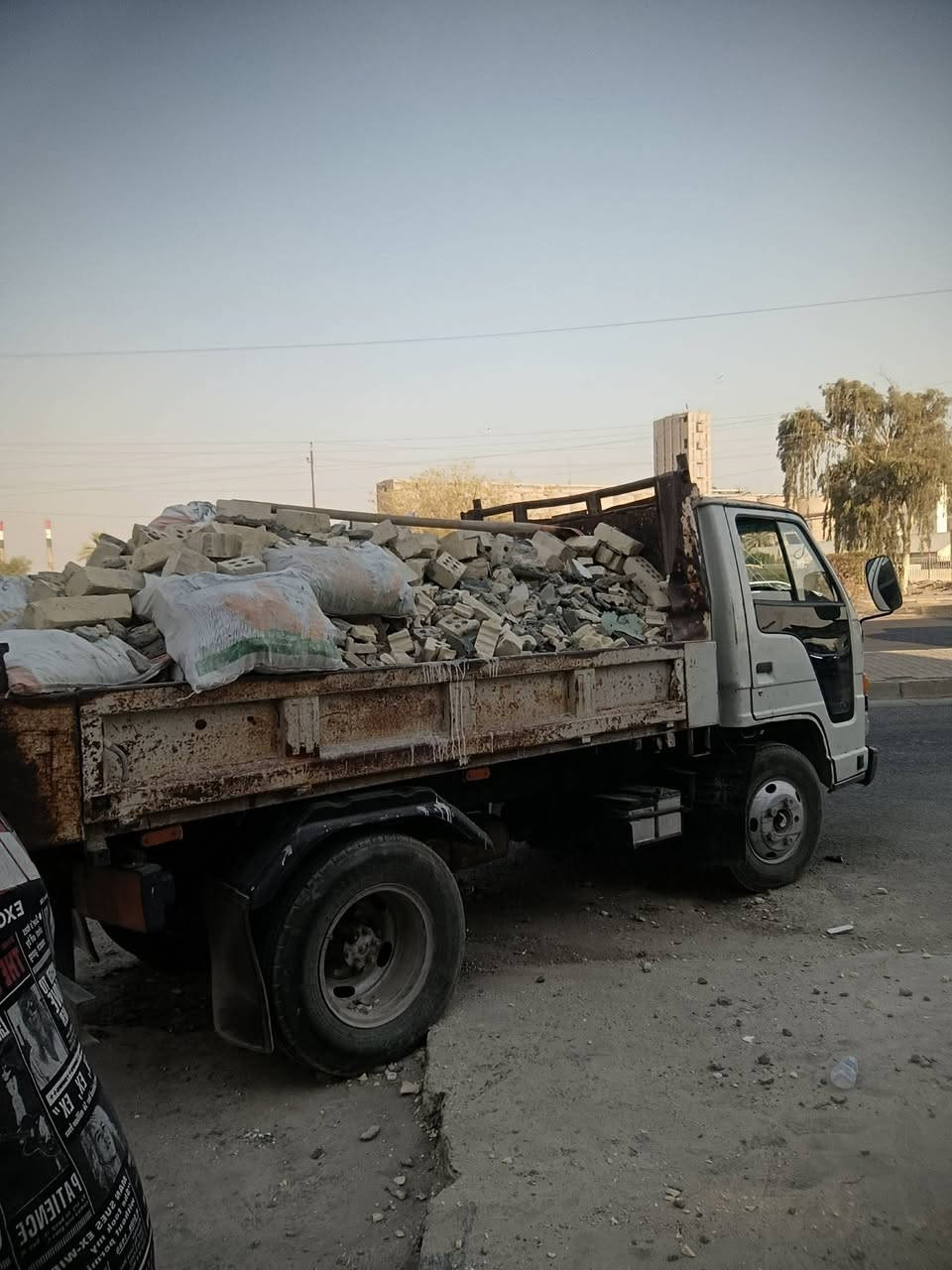 ازوزه فحل بسمي رقم نكليزي جاهزه للعمل مكفوله كفاله من شاصي ومحرك يبخر بدون تنقيص سياره خير من الله مكان بغداد ***********
