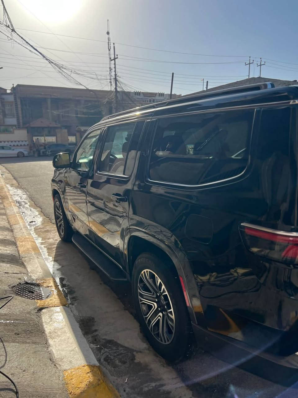السلام عليكم 
بيع او مراوس حسب القناعه
جيب واكنير 2022 JEEP WAGONEER, SERIES III
موصفات 
5كامرات
جكات 
فور ويل 
3 شاشات بلدشبول
الكشنات الاماميه تبريد وتدفئه
الكشنات الخلفي كهرباء وتدفئه 
استرين تدفئه
مكينه المرغوب 5700
حادثه بسيط بنيد مبدل بلادي وجاملغ بلادي بدون صبغ 
رقم بغداد باسمي تحويل مباشر 
اي استفسار حاضر 
***********
