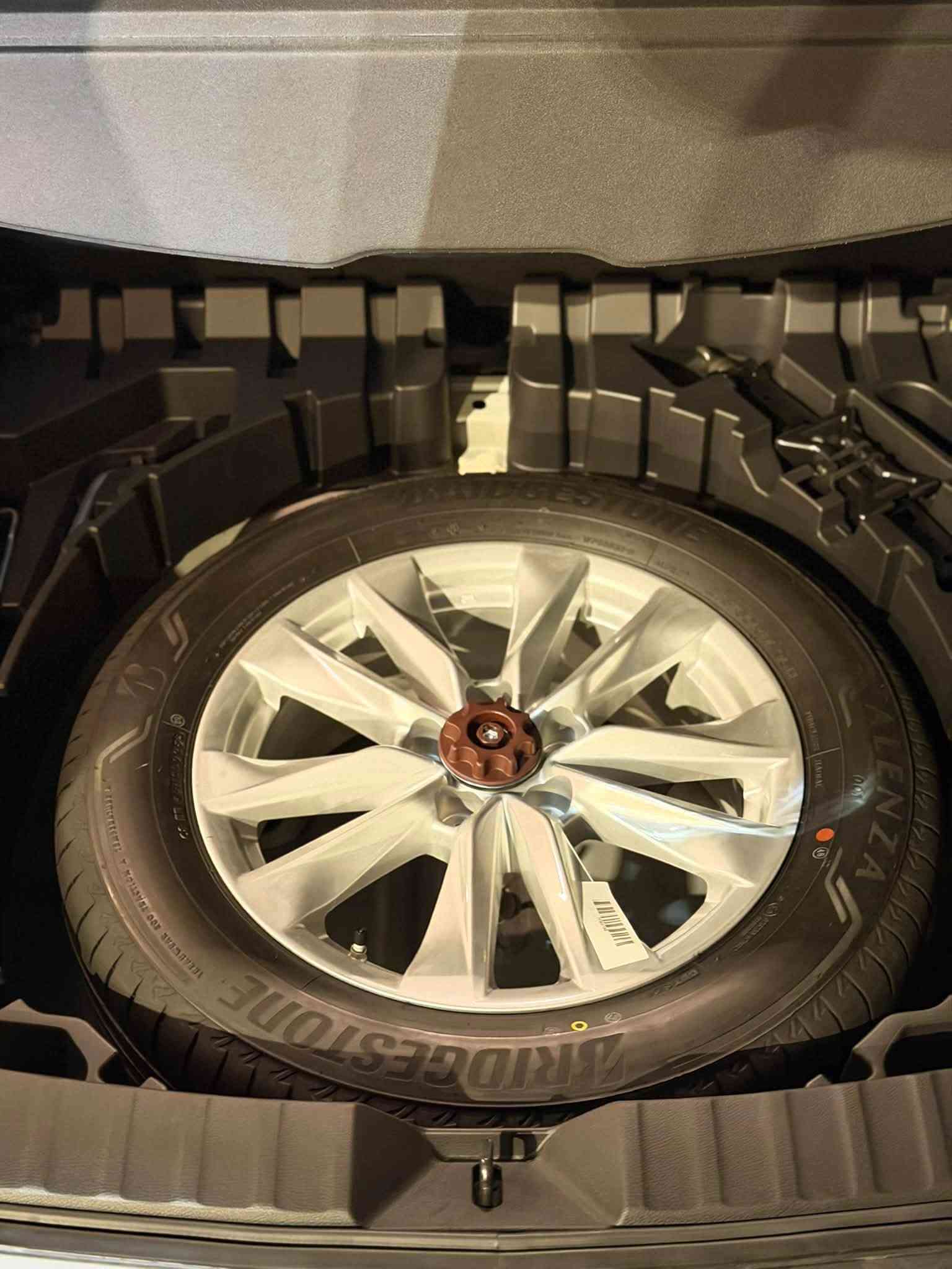 السلام عليكم
كورلا كروز هايبرد  ساز 2025 زيرو للبيع
Corolla cross  hydride SAS  
السيارة زيرو ماشية على كد الترقيم فقط
رقم بغداد رباعي مميز
السيارة فول مواصفات
فتحة سقف
رادار امامي
رادار جانبي + نقطة عمياء
مثبت سرعة تفاعلي
هاند بريك كهرباء 
اوتو هولد
كامرات محيطية
شاحن لاسلكي
شاشة ابل كار بلي
كشنات مخمل
تحكم ستيرن
مري شفط
حساسات خلفية

السيارة تحت الضمان شركة ساز
البطارية 8  سنوات ومكينة وكير 3 سنوات
مع عقد صيانة لمدة 40,000KM مجاني يشمل كل السيارة من تبديل زيوت وفلاتر

مكان السيارة بغداد القادسية
السعر 38.5 مليون و بيها مجال
***********
