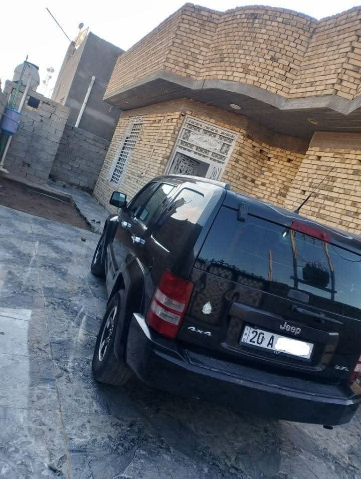 جيب لابرتي. موديل ٨. مكينه ٣٧٠٠ خليجي كفاله
جاهزه كل نقص مابيها. تبريد حداديه. طخم تاير جديد. 
سنويه نافذه صار سبوع. مكان سيارة ميسان المجر. راعيها يريد مداور. 
سعر ٨٥. 
***********
