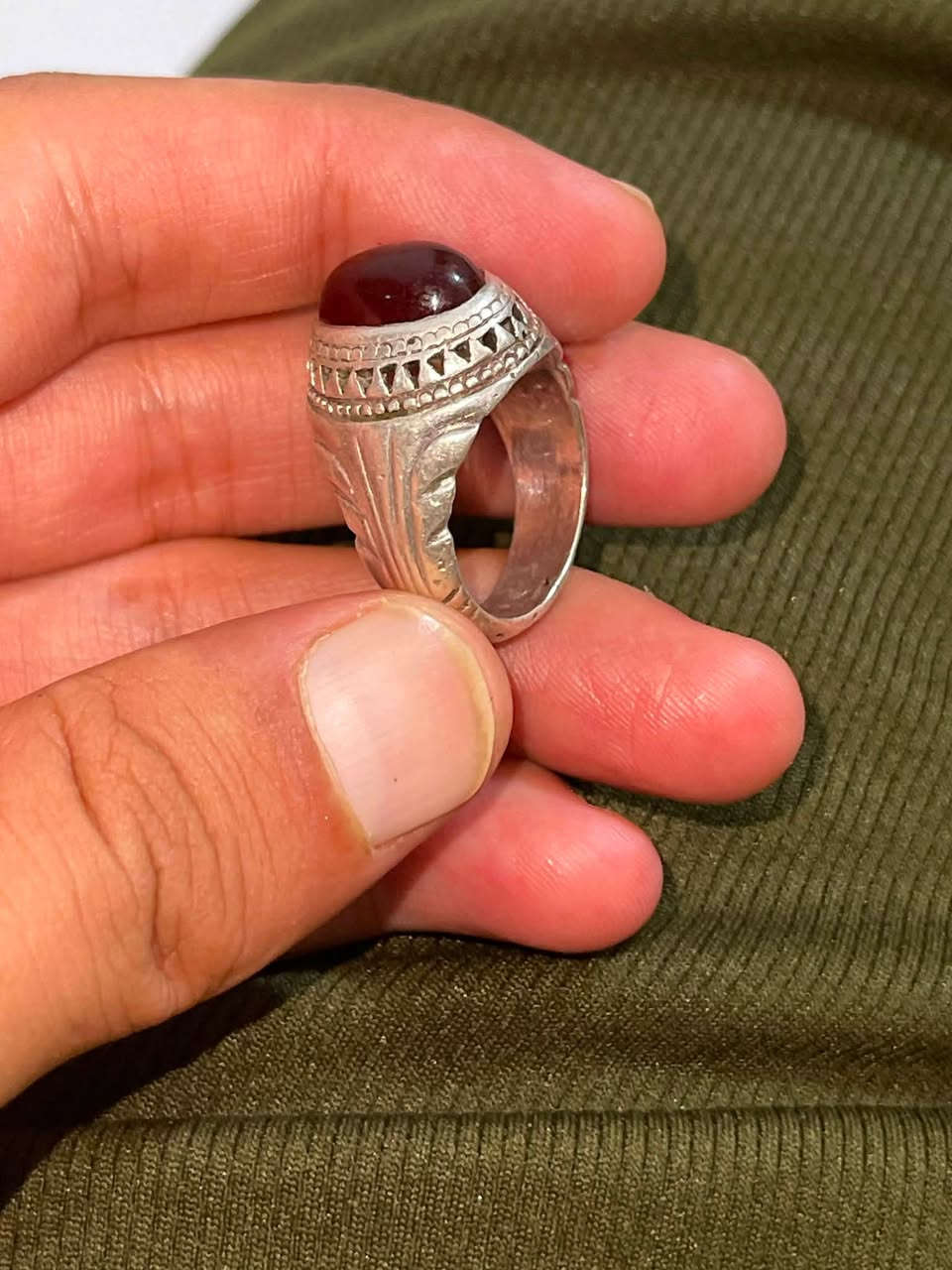 ياالله يماني ياقوتي من اندر النوادر المشف مالته نار قديم حييل
صياغه ثقيله للبيع لاستفسار ***********متواجد خاص
