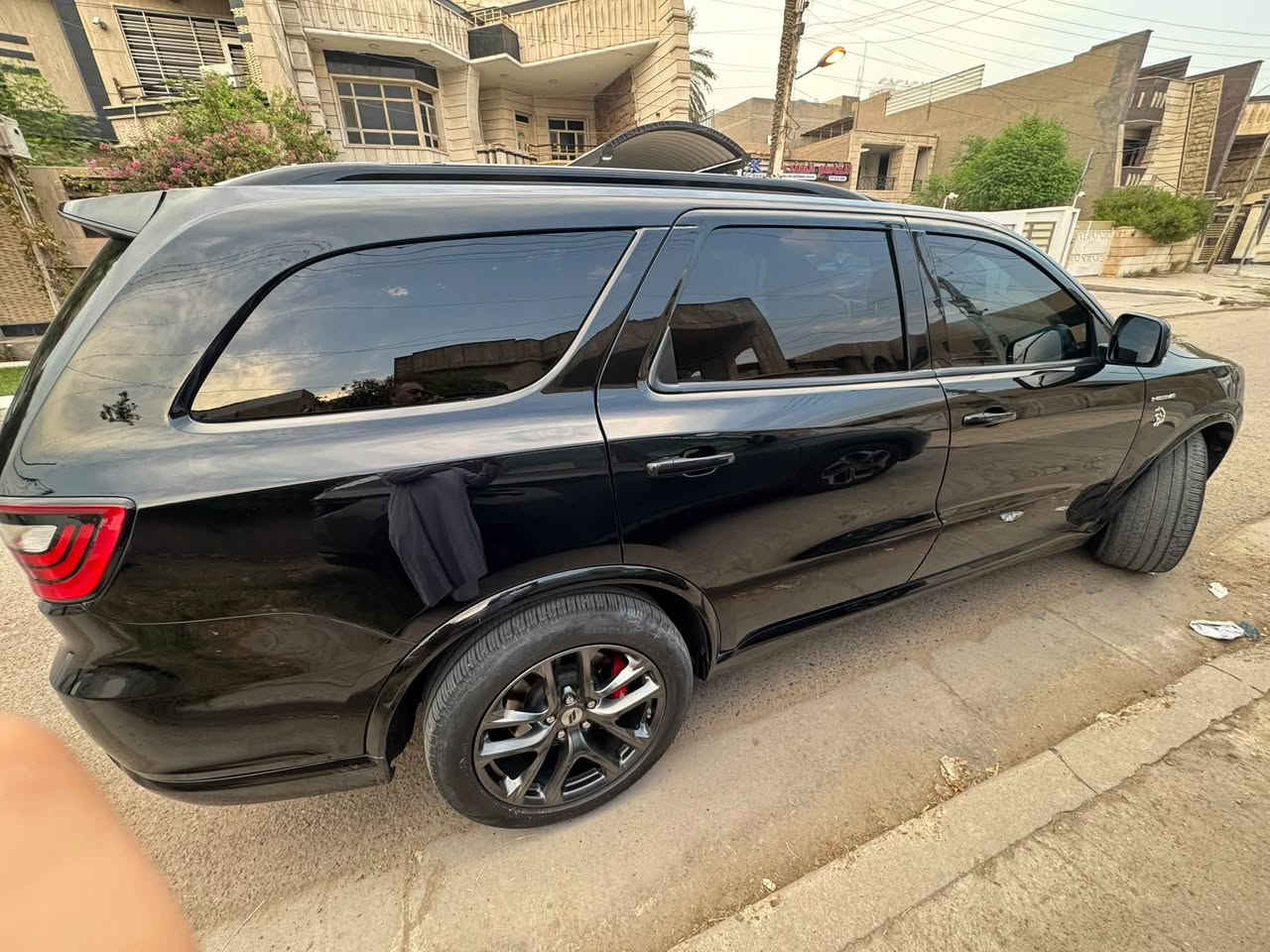 السلام عليكم

للبيع فططط
Dodge Durango R/T Plus TOW N' GO

دوج دورانكو ار تي پلس تو ان كو

فول مواصفات واعلى فئة بالدورانكو ١/١

الموديل : 24

المحرك : V8  5700cc هيمي

الممشى :

وارد امريكي كلين تايتل

رقم - شمالي بسمي سنوية

( رقم مميز ) 

المواصفات :

فتحة سقف ( سلايد )

سقف شاموا الكنتارا

داخل السيارة مطعم كاربون فايبر ( forged carbon )

رادار امامي مانع تصادم

رادار خلفي مانع تصادم

رادار تحديد المسار + كروز كونترول متكيف مع الشارع

نقطة عميه

بهاي الفئة الراديتر يكون حجمه اكبر من الراديتر مال النسخ الثمانية سلندر العادية يتحمل حرارة و ضغط اكثر

الدبلات نفسه دبلات نسخه ال SRT

ويل ٢٠ + بريكات بريمبو نفس ال SRT

فتحات البنيد

حساسات امامية + خلفية

صندوق كهربائي

مقاعد جلد + كنتارا + هيتر + تبريد + خزن 

تحكم بصوت الكزوز اذا رياضي او عادي 

مقاعد خلفية VIP

harmon/kardon نظام الصوت

eco + sport + track + Tow + Snow تحكم وضعيات القيادة

ستيرن هيتر + شفتات ستيرن

شحن وايرلس

كار پلي وايرلس + اندرويد اوتو

رقم الشاصي مرفق  مع الصور

السعر  (  ) عند الاتصال

مكان بغداد 
واي استفسار اني حاضر 

***********

***********

( محمد الصعب )
