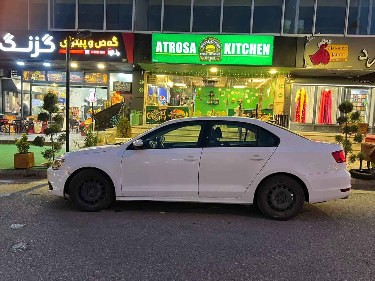 سەلامو عەلیک 
Jetta 2014 خلیجی 
مەکینە ٢٠ بی تۆریۆ مەرغوبی بازار 
گیرو مەکینە بە شەرت 
توندو تۆڵی زۆر باشە 
سەیارەکە ١٧٩٠٠٠ ڕۆشتوە 
تاقمیک تای تازەی لە ژیرە 
دوو پارچەو پەلەیە بۆ یاخی هە پەلەیە سارد 
 بە عام سەیارەکەزۆر  باشە 
سەنەی بەسەر چوە 
*********** واتس ئەپ 
*********** وەتس ئەپ السليمانية, العراق
