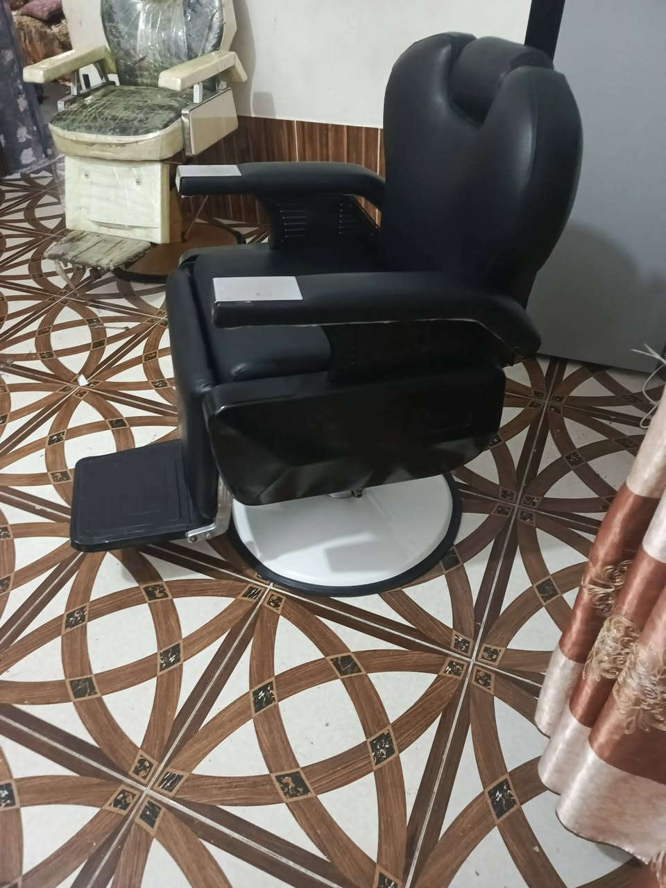 كرسي 💺 حلاقة  كلش انضاف شغال  اخو الجديد
العنوان الانبار القائم الكرابله 
***********
