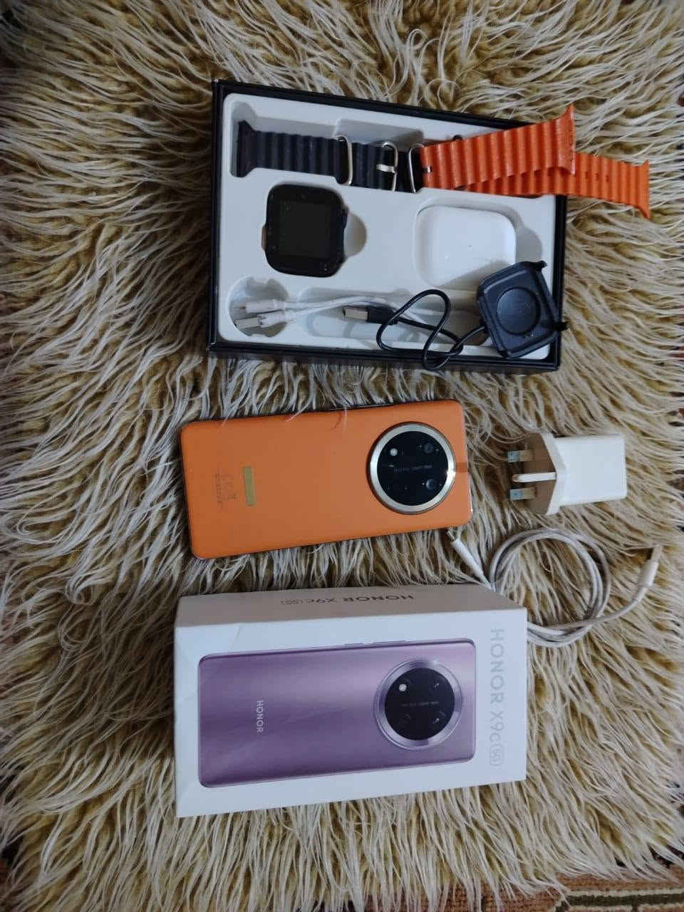 تلفون هونر x9c 5G مكفول شخط ما بي
سماعه ايربود + ساعه الترا كما موضح في صوره 
سعر 400 وبيهن مجال

ابنيه محتاجه وتريد تبعيهن 
وجهاز جديد صارله شهر. وشويه من مشتريته 

للاستفسار خاص او رقم هاتف ***********
