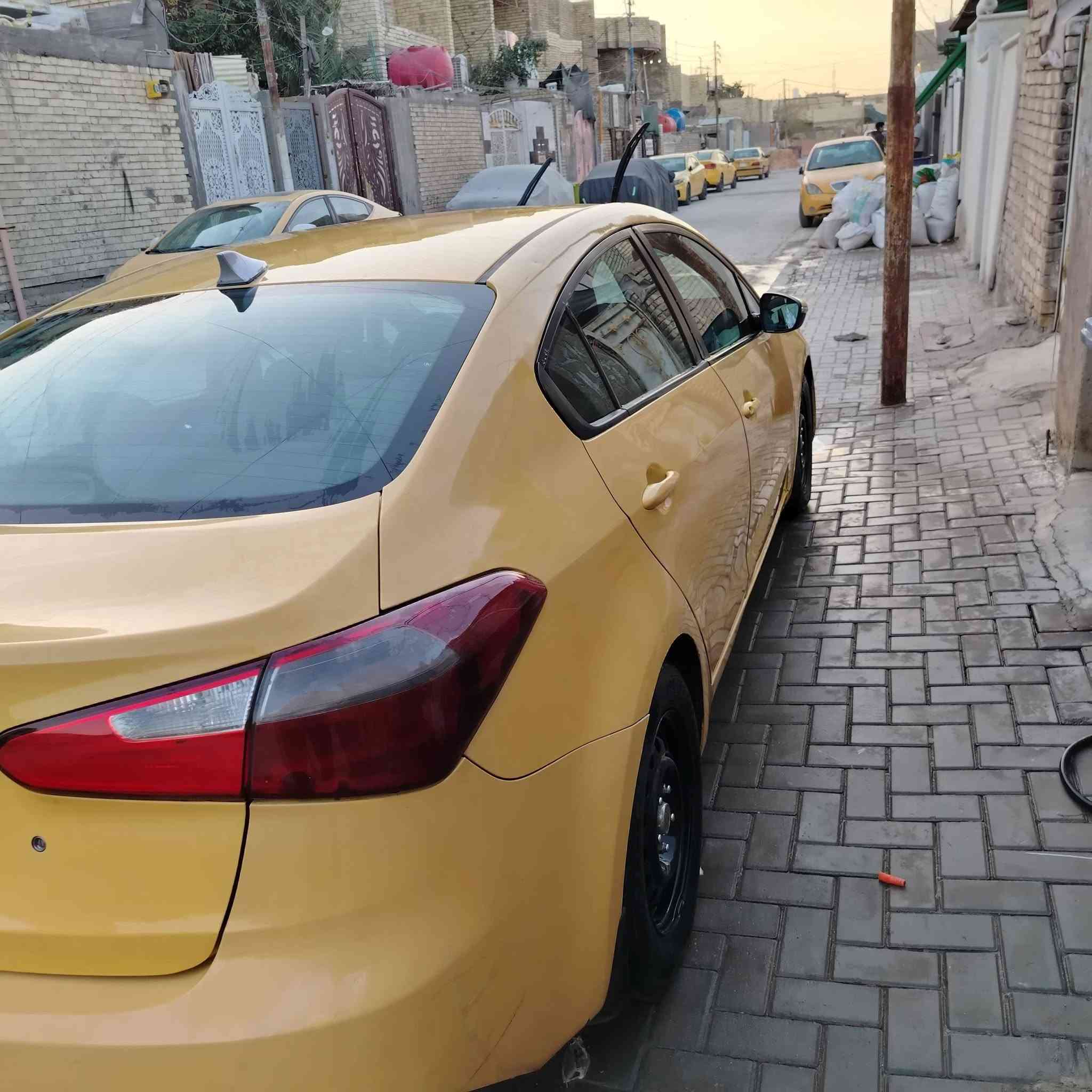 فورتي مديل ٢٠١٥ بغداد مشروع وطني سياره تبريد منضومه غاز مكفوله من تبديل او كص ماعليها لاغرامات ولاهيه السعر 100 الشراي بيها مجال حك الجيه وارد أمريكي َمكينه دوش 1800 رقم الهاتف ***********

