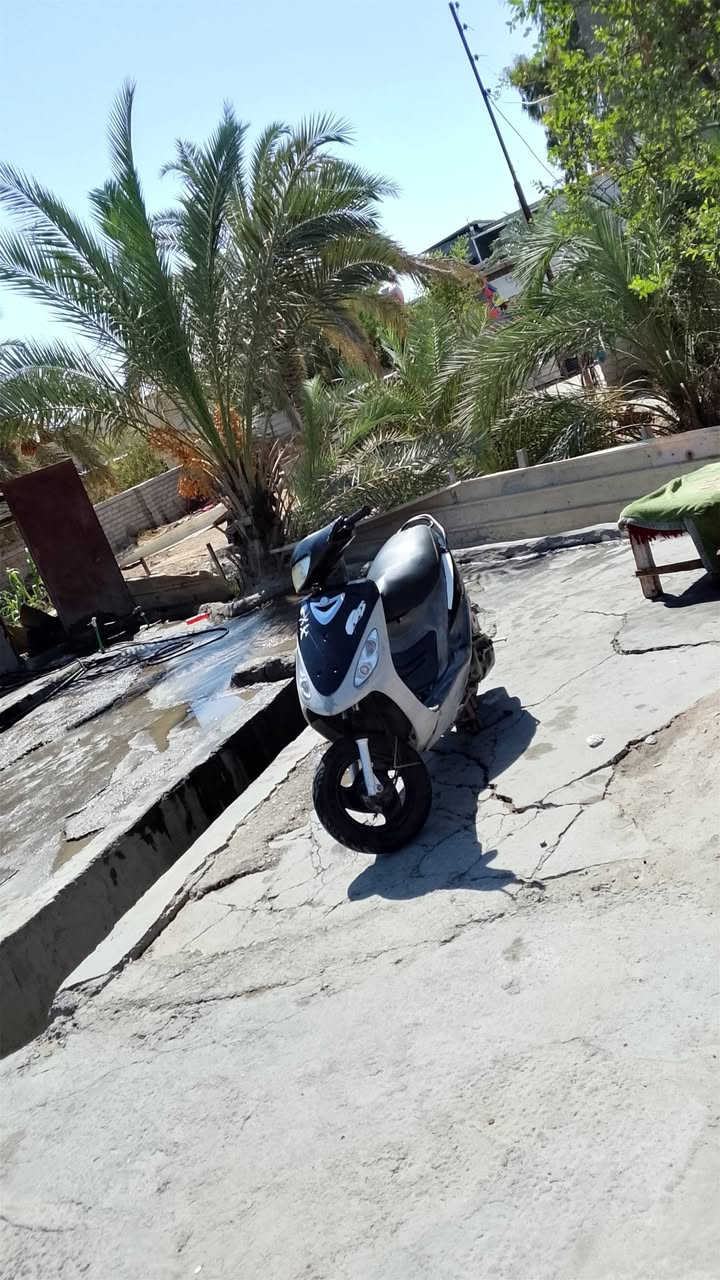 السلام عليكم دراجه قجمه للبيع نضيفه كلش ما ناقصها برغي مفتوحه مره وحده سلف هندر كهربائيات كلها شغاله نكره السعر 550وبيها مجال المكان بني منصور مزرعه قرب خطوه ابو الفضل العباس للتواصل ***********الماسنجر شغال
