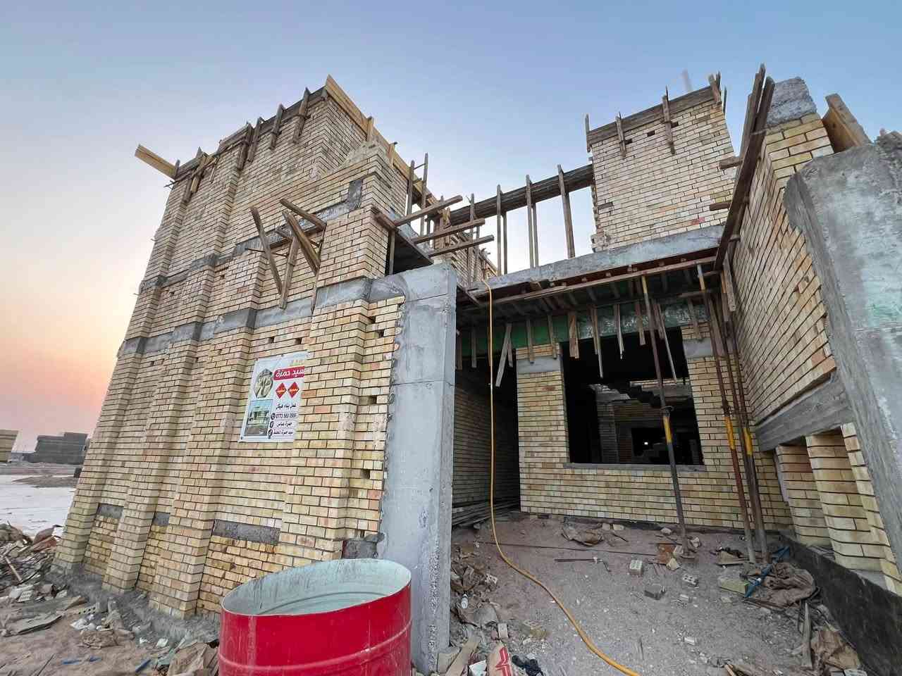 الحمد لله تم اكمال بناء طابق الثاني حد الرباط مساحه m200 في الطابوك 🧱 المثقب 

  العمل  #درجه_اولى في منطقه حي الاساتذه 
سيد حمزه 
***********
