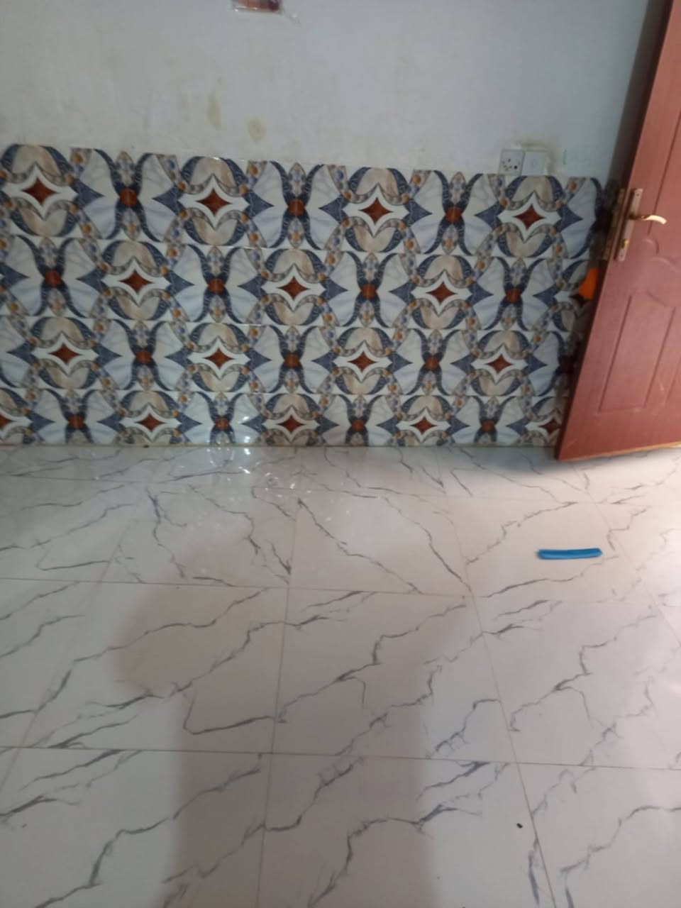بسم الله توكلنا على الله 
بيت للبيع طابقين مساحه 100متر مربع 
يحتوي على غرفه جوا 
3فوك قطعه ومقاطعه ماشين بي معامله 
عنوان البيت بالدور با قرب من منتزه الالعاب مال بلد  والسعر مناسب كل ماعليكم الاتصال على الرقم *********** أو مراسله الصفحه
ملاحظه لي عنده عقار ويحب يعرضه يمنه بكل مصداقيه يتصل ع الرقم وكل الهلا بيكم
