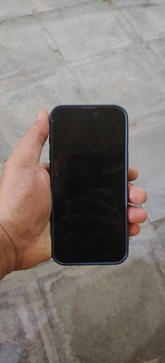 ايفون 16 برو ماكس للبيع مع ملحقات كيبل+كارتونه اصلية+كفر
ذاكرته /256
البطارية/94
جهاز نضافتة 90/100 ما مفتوح 
السعر /مليون و350 وبي مجال
مكاني /نجف
للتواصل خاص او  ***********
