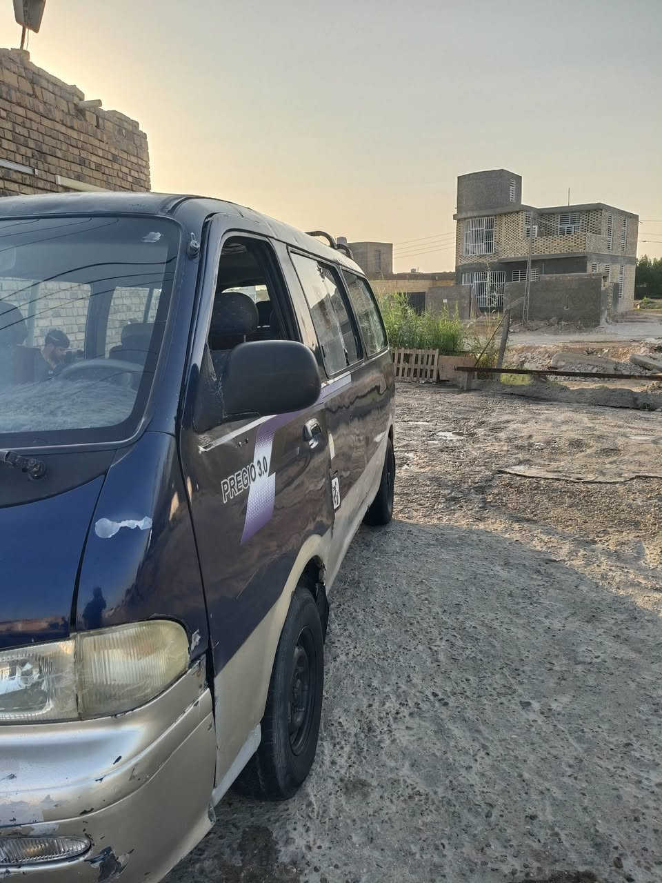 السلام عليكم كيا بريجو موديل 98 تحويل ثاني يوم مصفره هيئه وغرامه سياره فان سعر 35 وبها رقمي ***********
