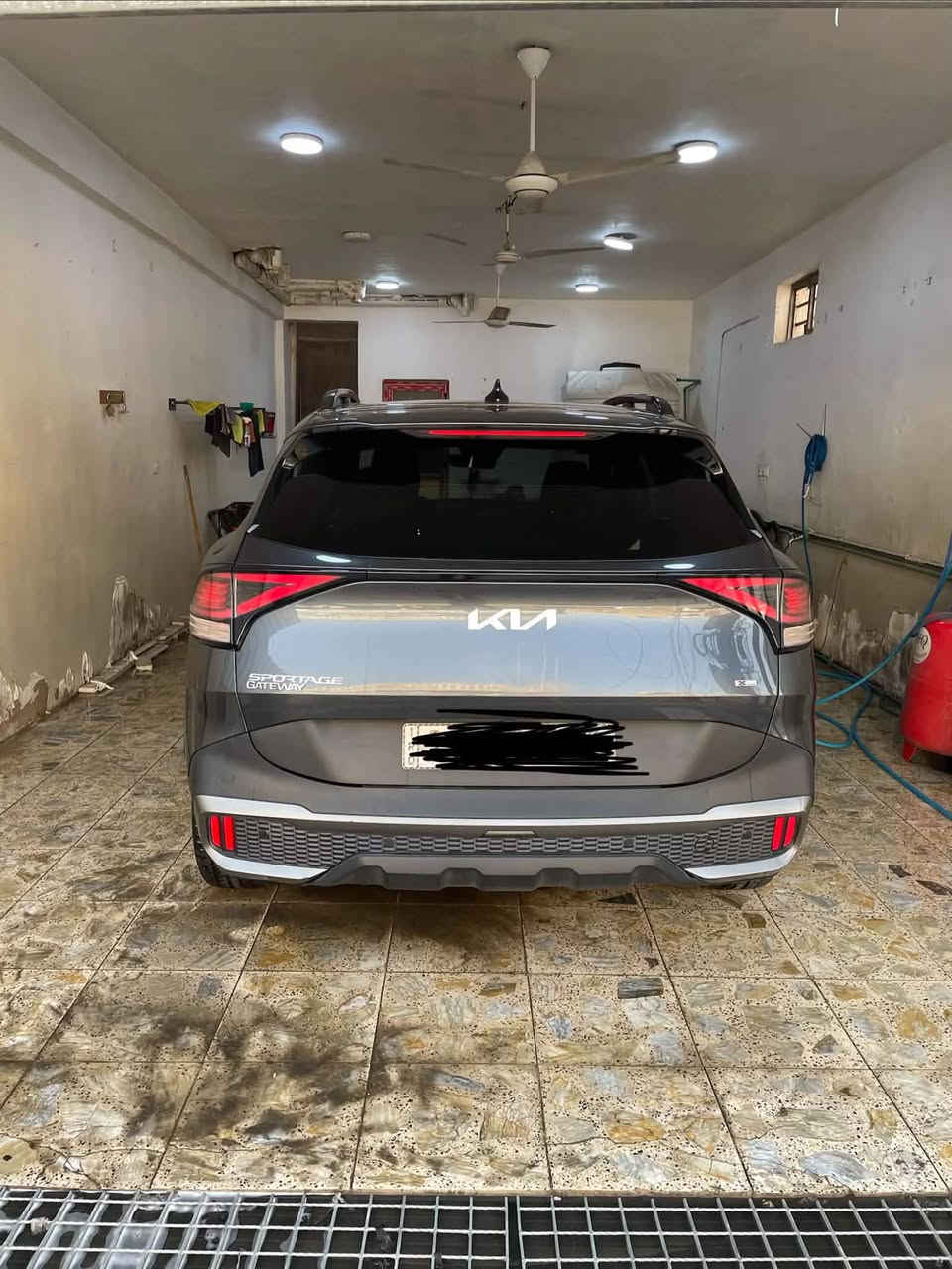 السلام عليكم 
سبورتج ٢٣ امريكي هايبرد رقم بعداد 
لون رصاصي رمادي
مواصفات
بانوراماعلى طول السقف
بصمه
كشنات جلد 
شاشه متصله 
صندوق كهرباء 
شحن وايرليس ومنافذ شحن خلفيه
رادار امامي وجانبي 
حساسات 
كرسي السائق كهرباء والكراسي￼الاماميه تدفئه
هاند بريك دكمه
ترحيب عند الاقتراب وبصمه دخول ذكي 
تشغيل عن بعد 
٤ انظمه للقياده 
قطعتين تبريد 
قياده ذاتيه 
اشاير بالمري شاشه لمس متغيره 
تحكمات فول بالستيرن وبعد بيه مواصفات 
الضرر:جاملغ اليمين بسيط فقط سياره كلش حلوه 
العنوان بغداد الوزيريه 
سياره ماشيه ٤٤
***********
