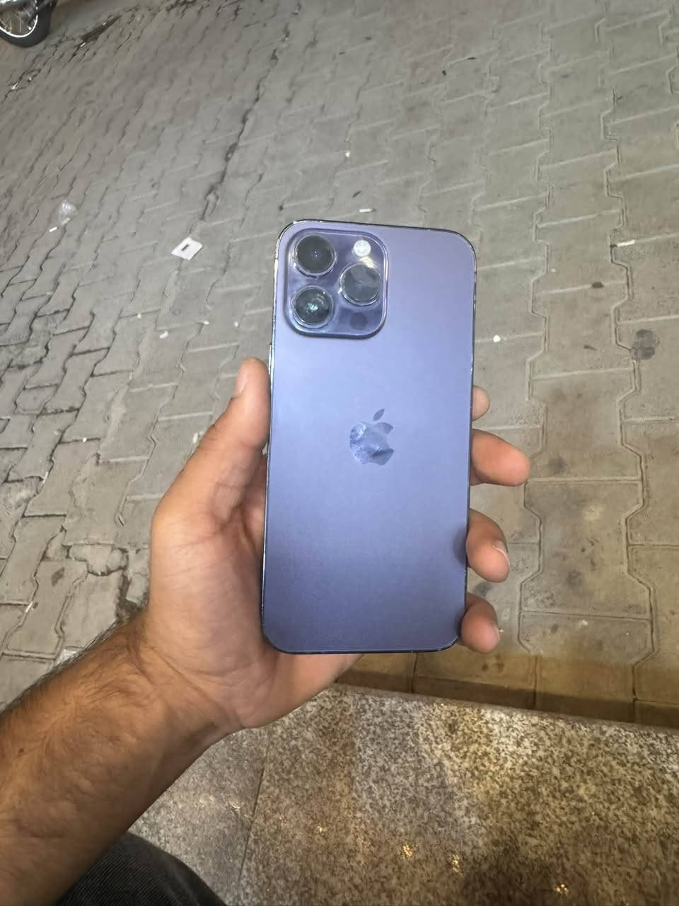 14برو ماكس مكفول ضمان فحص كامل بدون ملحقات عنوان النجف الاشرف رقمي الواتساب ***********

نص مكتوب في الصور:
- 10 23:32 حول < الاسم iPhone إصدار iOS 26.6.1 < اسم الطراز iPhone 14 Pro Max رقم الطراز MQ9X3AA/A الرقم التسلسلي JR7FMQ0OMY 0 الأغاني 0 الفيديوهات 0 الصور السعة 256 غ.ب. متوفرة 236,91 غ.ب. عنوان Wi-Fi B4:AE:C1:55:26:61 Bluetooth B4:AE:C1:61:9F:7A 4.51.04 البرنامج الثابت للمودم
- 23:32
- حالة البطارية والشحن
- كما هو الحال مع البطاريات القابلة لإعادة الشحن، بظارية الهاتف قابلة للاستهلاك وتصبح أقل فاعلية مع الوقت. معرفة المزيد...
- 83%
- الحد الأقصى للقدرة
- هذا قياس لقدرة البطارية مقارنة بقدرتها عندما كانت جديدة. قد تتسبب القدرة المنخفضة بتقليل ساعات الاستخدام بين عملية الشحن والأخرى.
- أقصى قدرة للأداء
- ستساعد الأنظمة المضمنة في النظام والمكو... في تخفيف آثار الأداء التي قد تلاحظها أثناء التقدم الكيميائي في عمر رية iPhone.
- شحن البطارية المحسن
- للحد من استنزاف عمر البطارية، يتعلم الـ iPhone من عادات الشحن اليومية، بحيث ينتظر ولا يتجاوز %80 حتى يحين موعد حاجتك إلى استخدامه.