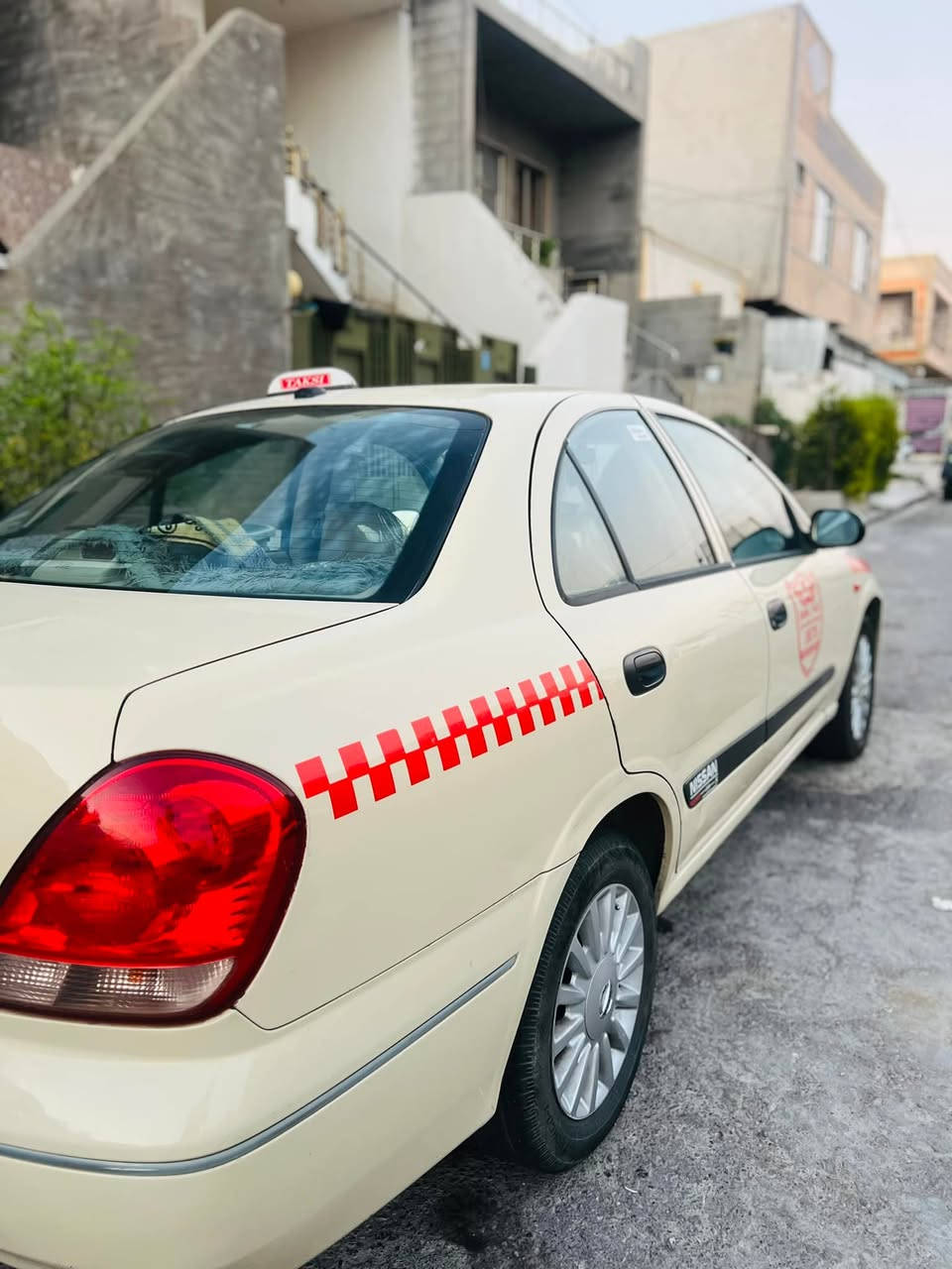 سەرەتا بە ناوی خوای گەورە و میهرەبان .

نیسان سەنی ٢٠٠٩  گێر عادی پارچەی نیە بەس جەمپێکی خەفیفی پێشی هەیە پەڵەیەک قوپی هەیە و چاملغێکی ساردە کوتە ، سەیارەکە بە جوانی ماوەتەوە ویلێکی لۆکی حەسیری لەسەرە کەمەلیاتێکی جوانی بۆ کراوە  پێشی تازە توند کراوەتەوە ٤ تایەی لۆکی لەژێرە گێرو مەکینە بە شەرت  سەنەوی تا مانگی دوازدەی ٢٠٢٨ نوێیە رەقەم باریکە  نرخی $٩٨ مەجالێکی برایانە

‎*********** واتس ئەپ
