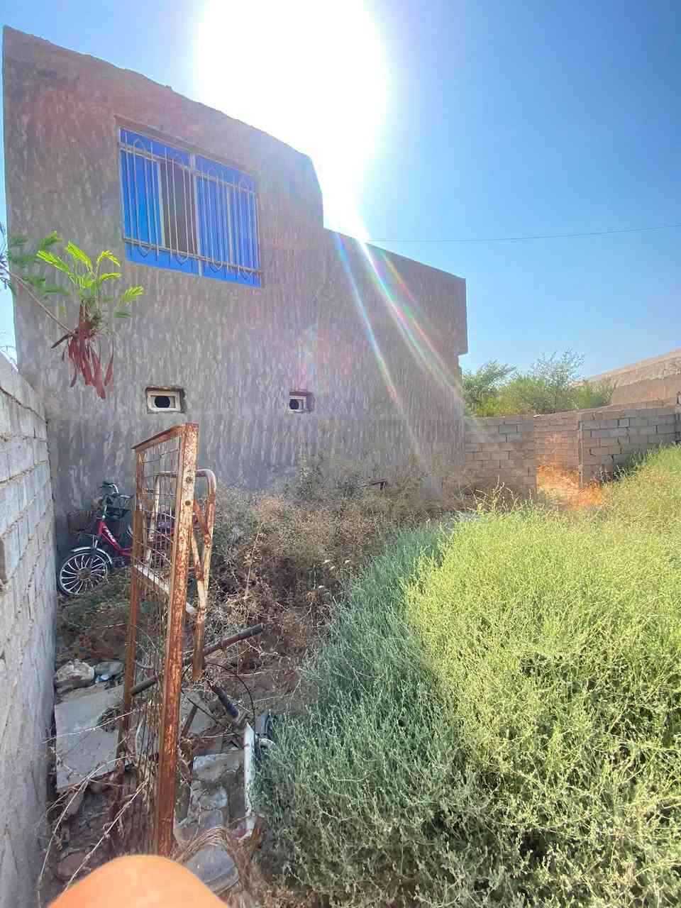 قطعة ارض استثمارية مساحته 180 للإيجار تصلح مخزن او مكان للحلال ورعي او اي فكرة بالك المكان صلاح الدين قضاء بلد شارع المحيط للاستفسار اكثر ***********
