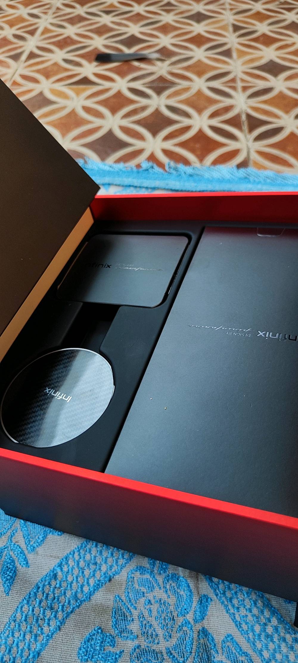 انفنكس نوت60 الترا نسخه (بانين فاراني)
ذاكره  512GB/12
سلفر مستخدم يومين وبنظافه 100٪
مع كامل المحلقات كما موضح بالصور البوكس والشاحن السلكي 100 واط والشاحن اللاسلكي 50 واط مع حامل الشاحن اللاسلكي المكتبي ولاصق وكفر اصلي
مكاني ديالى 
السعر 950 الف 
للاستفسار ***********