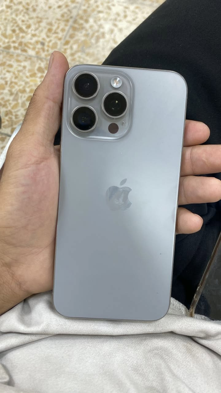 ايفون ١٥ برو ماكس جهاز مكفول كفاله نضافه ١٠٠ 💯 كلشي موضح كدامك والشخط بالبدايه الصوره هاي الزكه مماثره ولا واحد بالميه جهاز استخدام شخصي اليعجبه يتصل واتساب فقط ***********
