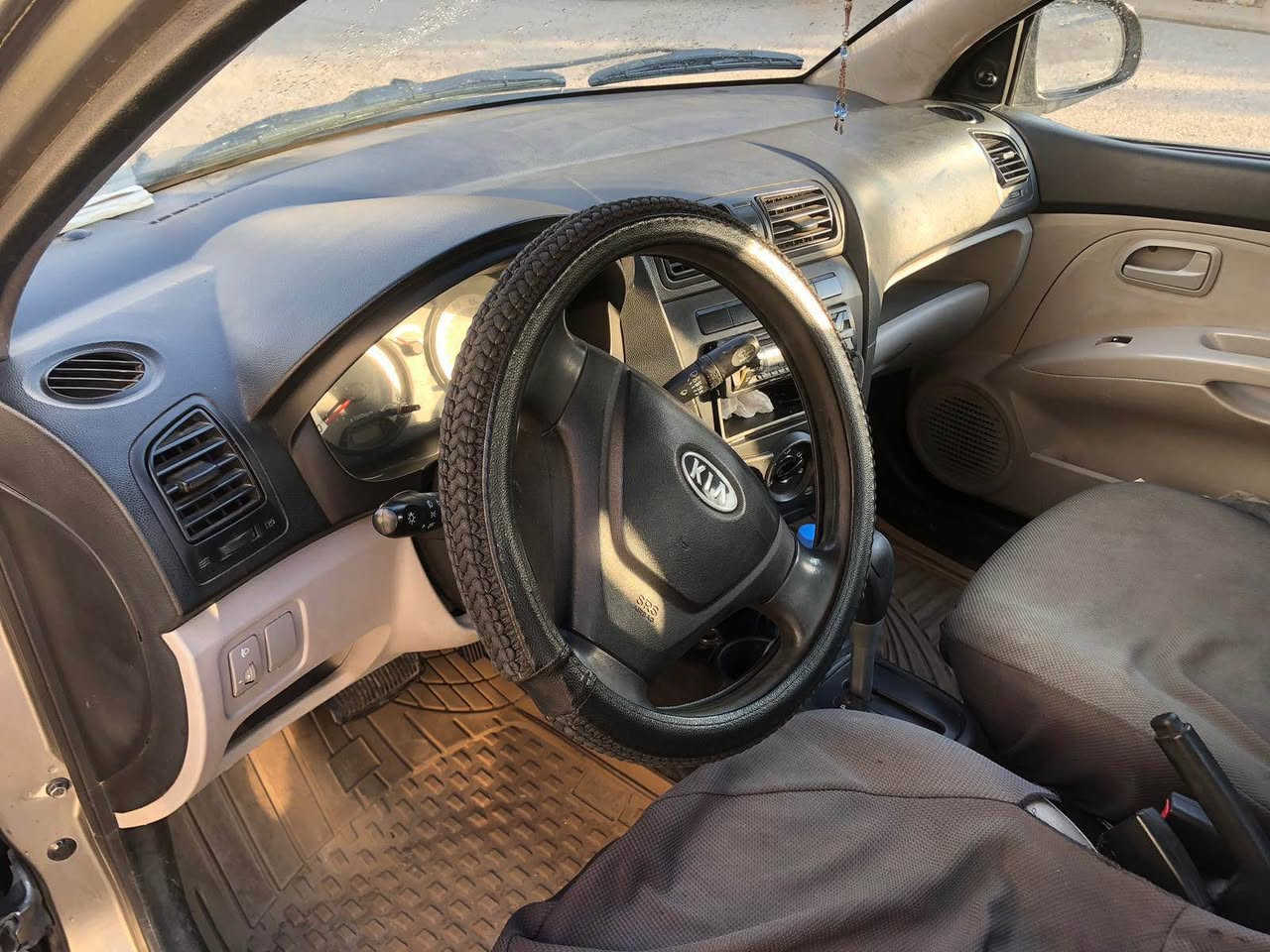 سلاو
كييا  picanto 
مؤديل 2008 نفطي صالوني
كير   ئوتوماتيك 
سه نه وي ساليكه به سه رجوه 
تبريدو كاره باياتي و كيرو مه كينه و ته قه و ره قه ي مه زبوته 
سعري 60وه ره قه و معامه له كي كه م 
***********فايبر
*********** أربيل, العراق
