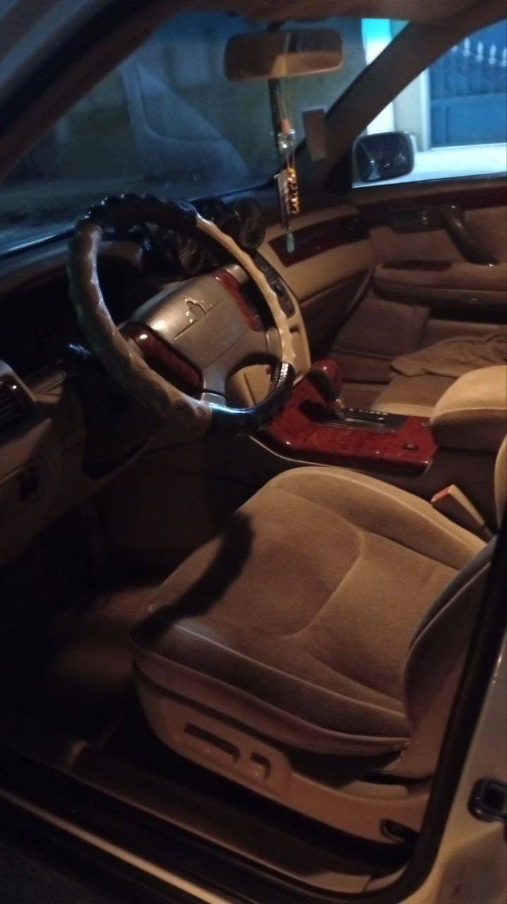 ملكه ٢٠٠٢ ادوات كصتين بدون لوحات دكمتين ديفور الجبير كير مكينة خير من الله تبريد شغال بيها طخة فوك السكن جهة السايق نقصها بس حدادية امامية مكان السيارة بالحله السعر ٣٠$  وبيها مجال شوية الشراي يتواصل ***********
