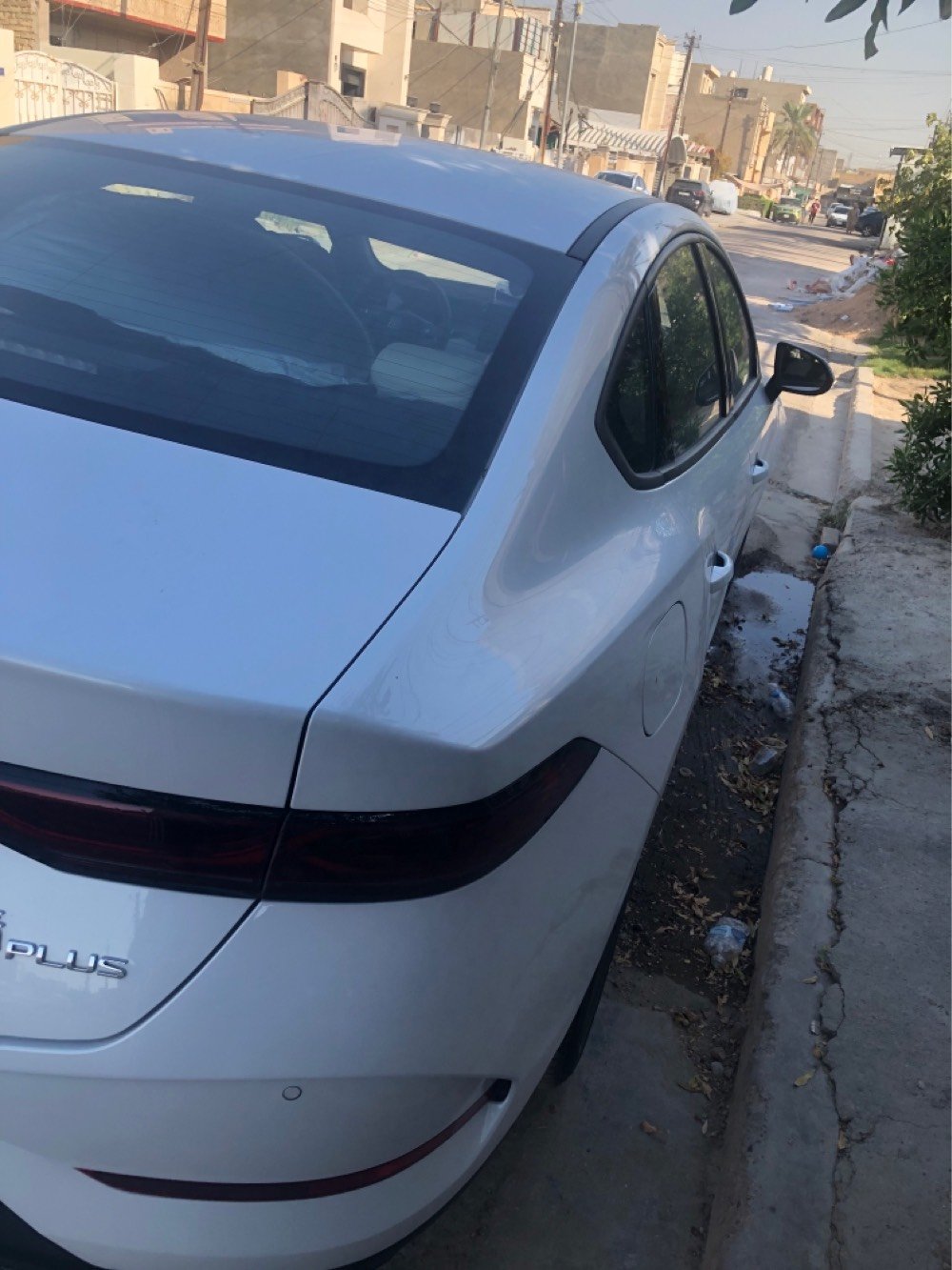 السلام عليكم 
للبيع BYD كن بلاص 2025
داخل أبيض مكفولة كفالة عامة 
زيرو بعدها بحالة الوكالة 
رقم بغداد وبأسمي 
أرضية جلد وباقي المواصفات المعروفة 
ماشية 2000 وقابل للزيادة 
مكاني بغداد الكرخ 
السعر /21مليون وبيها مجال 
هــ ***********