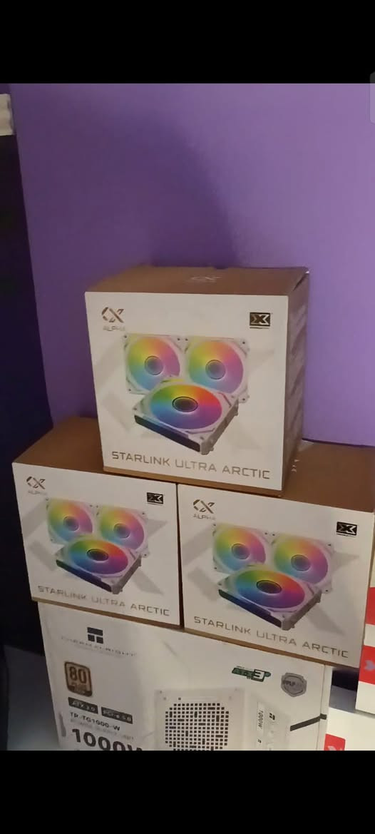 السلام عليكم <3  . للبيع . 
...........................................
1. case asus gt 502 white  نضيف جدا موجود بالكاروتون بس الكارتون للامانه شويه متضرره بالحر العظيم جنت شامره بالسطح هههه
2 . فانات ستارلنك الترا عدد 2 كت لون ابيض نضيفات جدا  واحد  الاصق ما شايله منه 
3 . كيبل RGB  MB + GPU ايضا نضيف جدا استخدام قليل لون ابيض + كنترول هديه مشتري وحد <3 الي يحب يتواصل واتساب . وان شاء لله سعر يرضي الطرفين . لان اني ممحتاجهم زايدات . <3 
***********
