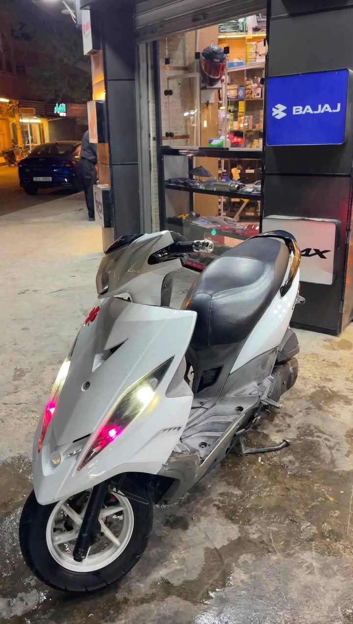 دراجه GTR
كور رياضي 
بوشه تسعه وخمسين مامفتوحه  
بيه شغلات حلوه لايتاات واشاير led 
والدراجه بيها منافيين مال مرور 
واتساب ***********
