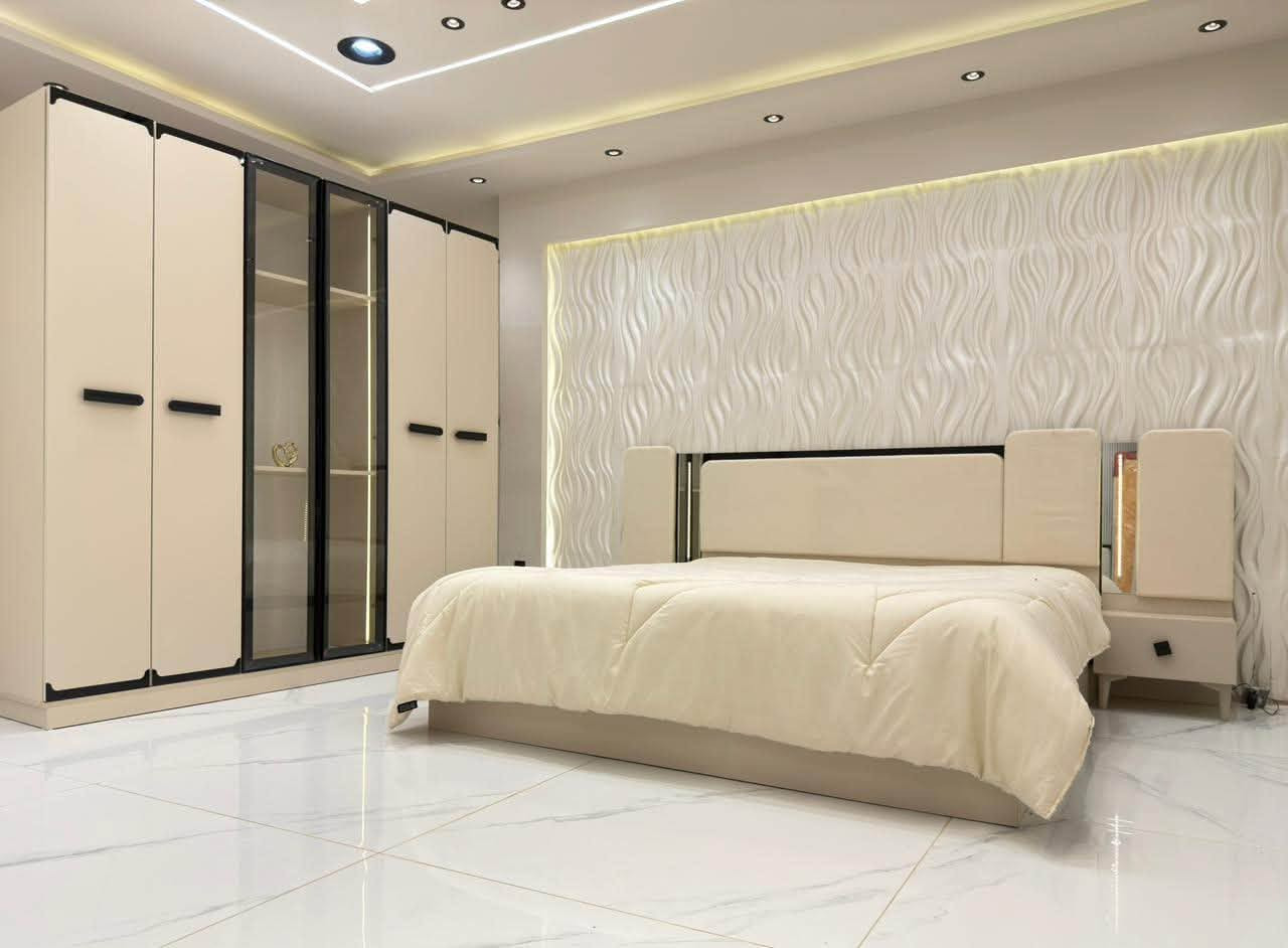 موديل      فيروزه      الجديد

*❇️ 5قطع* 
*❇️ إناره بل كومدي*
*❇️ شغل ممتاز وأصلي* 
*❇️انارة في كنتور*

السعر : 650 الف 
شد ونقل مجاني 🚛🚛
للحجز والاستفسار : ***********
