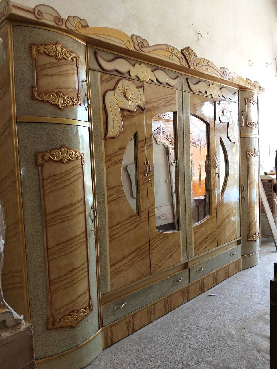 السلام عليكم غرفة للبيع 6باب طابقين صاج عراقي صبغ حراري نظيفة السعر 775 الف وبيه مجال العنوان كاطون الرازي شارع ابو رباح قرب جامع أسماء الله الحسنى مزاد ابو كرار الغريباوي ***********
