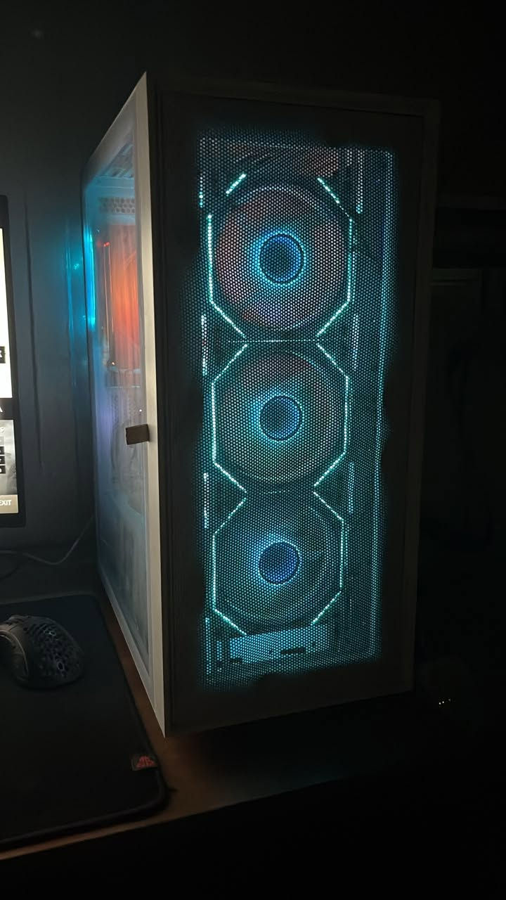 السلام عليكم تجميعة نظيفة للبيع مع الملحقات +كراتين القطع كاملة 
ryzen 5 7600X 
cooler : sama ka400d
gpu : pny rtx 4070 super 12 gb 
m.b : b650m msi pro
p.s : A650w bronze msi 
m.2 : lexar 1T nm620 
ram : Tforce DDR5 32 gb 16x2 6000 white 
case :sama white 4fan
السعر خاص 
+  
 mic :FIFINE K658 USB Gaming Dynamic +ستاند مايك السعر 110 
+ attack shark keyboard x 66 
السعر 50 
مكاني بغداد الامين الثانية 
هاتف / *********** واتس
