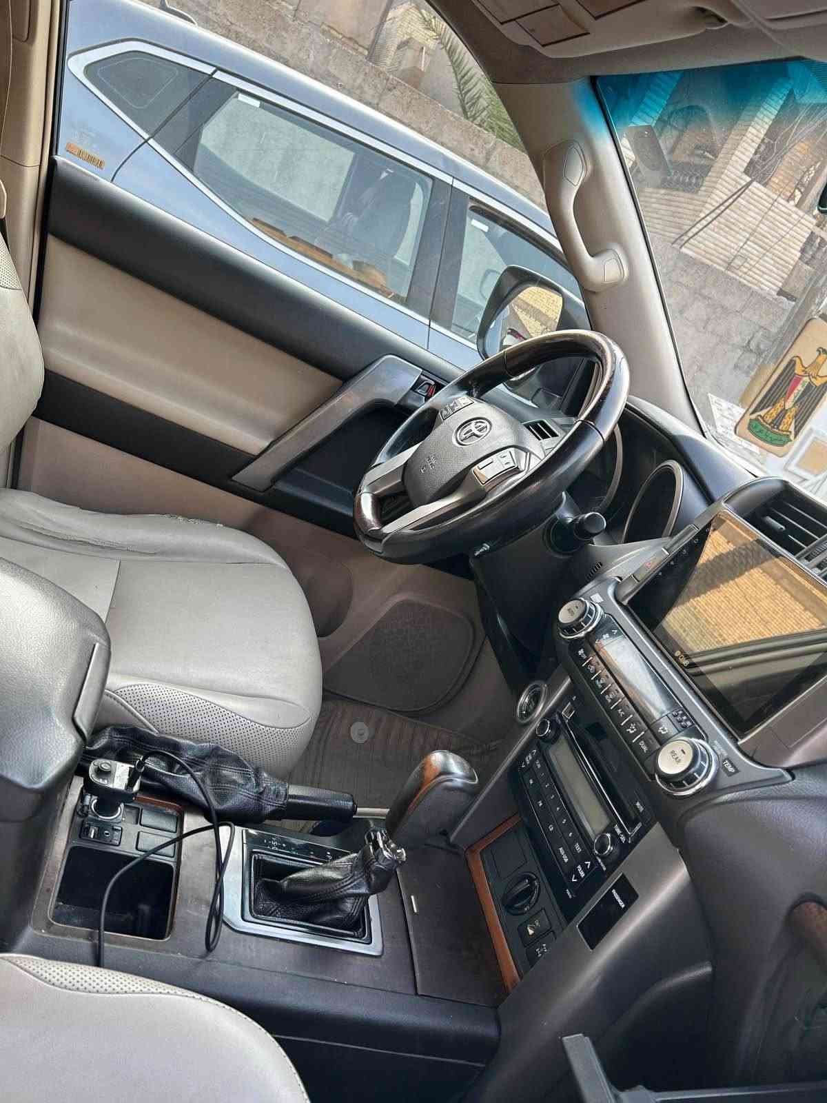 سلام عليكم برادو موديل 12 كفاله عامه من كلشي سياره قديمه عندي فول الفول شركه السياره كويتي اصل دبل تانكي ثلاجه تبريد 3 قطع مكينه 6 سلندر لون صدفي هواي موصفات بيها السعر المطلوب 260 بيها مجال بسيط مكان السياره بغداد ضباط رقم الهاتف *********** بغداد, العراق
