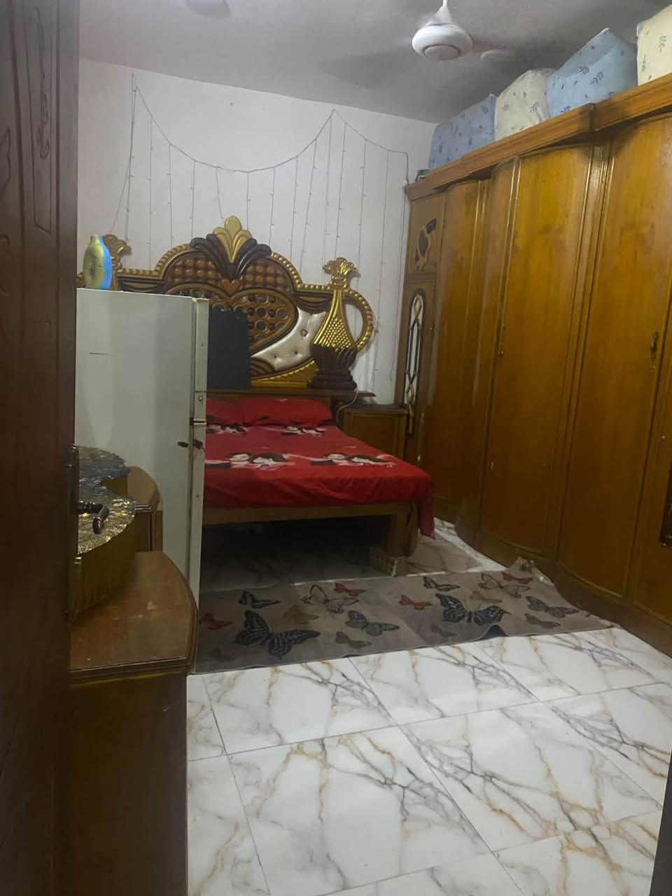السلام عليكم بيت 75 متر طابقين طابو ملك صرف في الزعفرانيه شارع الكهرباء قرب سكله ابو سعد الثانيه البيت قريب على شارع العام يحتوي على 3 غرف وصاله ومطبخ وملحقات البيت نضيف واجهيته ملبوخه كامله ،
السعر 76 
مستعجلين على بيعته
***********

