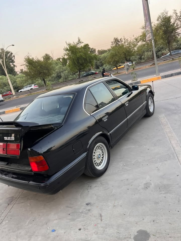 🚘 للبيع BMW موديل 1991 🔥
🇩🇪 رقم ألماني
⚙️ كير ومكينة خير من الله
❄️ تبريد ثلج
📄 السيارة باسمي
🔄 تحويل ومكفولة
✨ نظافة عالية جداً
🚫 من أي ضربة ما بيها، ولا قطرة معجون
💯 سيارة تستاهل الفحص والمعاينة
السعر55بيع مستعجل 

📞 الاستفسار  ***********
