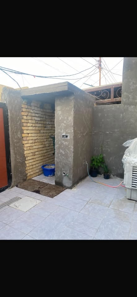 السلام عليكم بيت للبيع المساحة ١١٥ متر طابو زراعي سند ٢٥
يتكون من طابقين 

بناء حديث ٢٠٢٦

مدخلين طرمة واستقبال وصالة كبيرة وغرفة نوم وترك وصحيات عدد٢ 

الطابق الثاني غرفة مع صالة كبيرة مع سطح 

العنوان العريفية قرب اسواق الجنة 

للاستفسار الاتصال ع الرقم 

***********

0787756041
