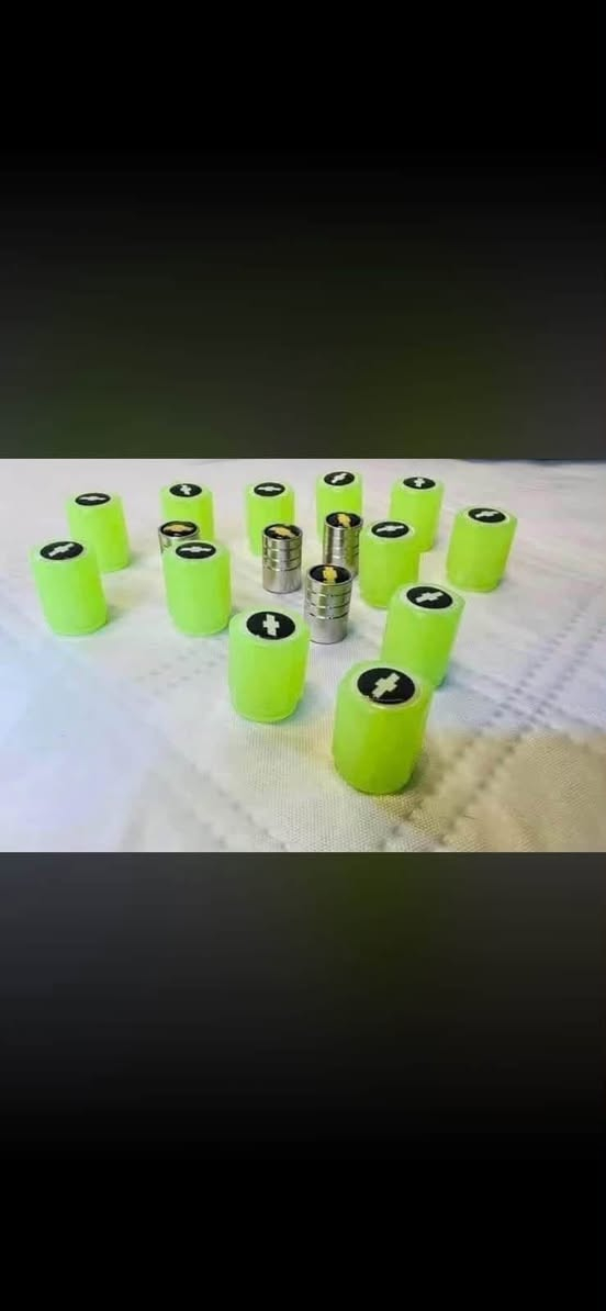 متوفر لدينا غلاف دشبول كابتيفيا من موديل ٢٠٠٦ إلى ٢٠١٦ متوفر اللون الأسود ساده والاسود إطار احمر السعر ١٥ ألف 

متوفر أرضيات بلاستك عام علامة شوفر ٥ راكب السعر ٢٥ ألف 

متوفر غلاف بصمه السعر ١٠ آلاف 
وباقي التفاصيل مذكوره بل صور 
للاستفسار خاص أو على الرقم ***********

نص مكتوب في الصور:
- Reduce Sunlight Reflection Left Hand Drive & Right Hand Drive AREST Captiva 2006-2016 for Dashboard Mat CHEVROLET
- قفل حزام امان حديد. علامة شوفر يتركب بي الإحزام امان سعر الزوج ١٠ الاف
- مضله اماميه السعر ١٠ الاف The car is not hot anymore @emzaid24