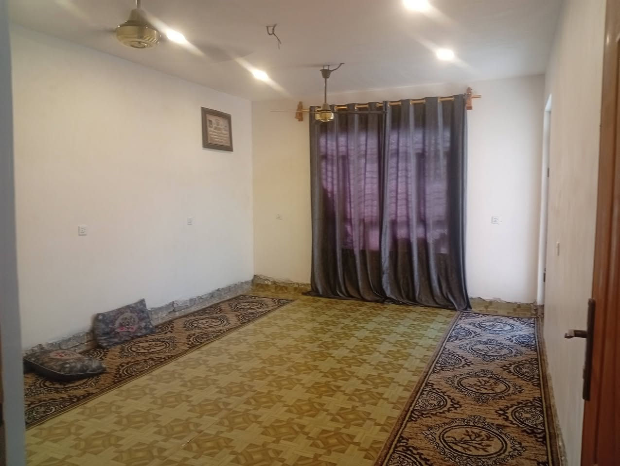 سلام عليكم بيت.للبيع.خلف.المدارس.هورجب.180.متر.السعر.95.وبي.مجال.رقم.الهاتف.***********
