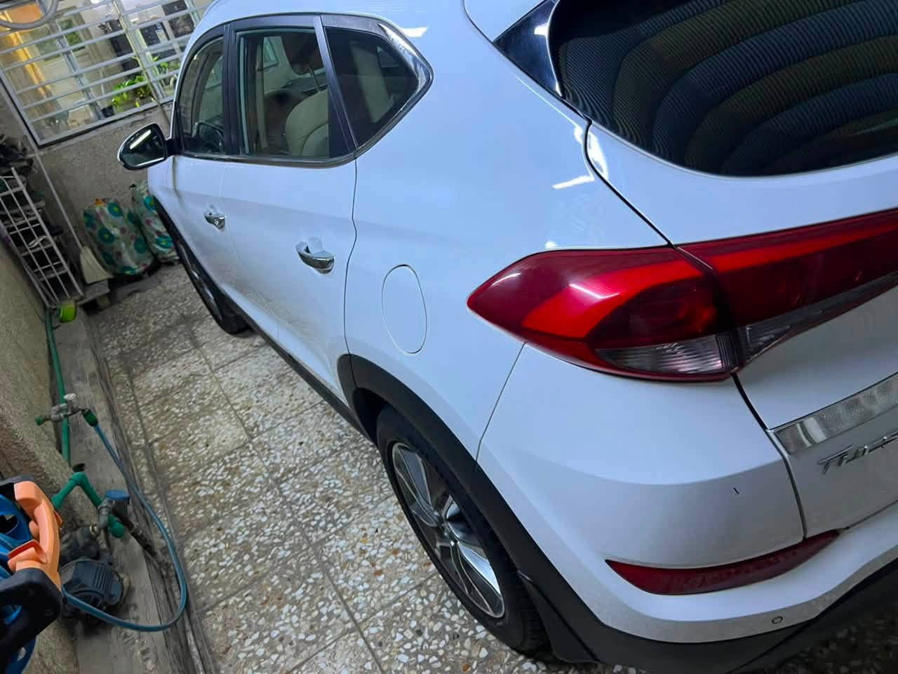توسان 2018 كلين تايتل
العداد 59,000km
نص فول بدون بانوراما 
صرفية بانزين ممتازة 
محرك : 2400 دوش
رقم بغداد ب اسمي تحويل ثاني يوم 
السعر : 183 وبيها مجال بسيط حك الجية 
مكاني: حي الجهاد

***********
