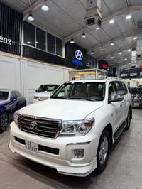 لاندكروزر V8 • ٢٠١٠ • ١٢٠ الف كم