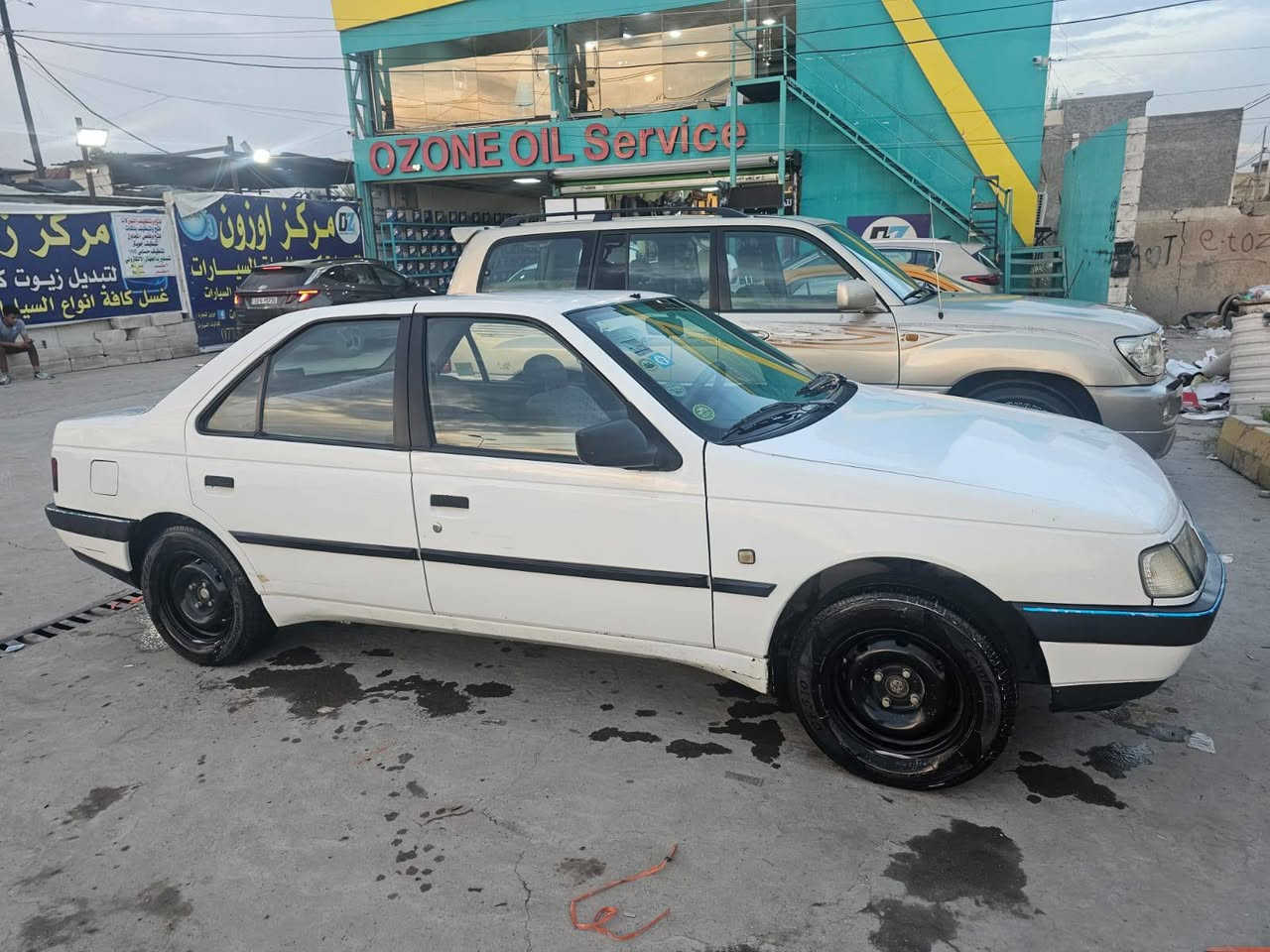 بيجو GLX موديل ٢٠٠٩ السعر38 وبيه مجال
رقم بغداد الانكليزي سنوية بأسمي لل٢٠٢٩ تحويل مباشر
السيارة مكفولة من الضربة.(و بيها صبغ هذني الي مأشرهن بالاحمر)
كهربائيات كلها شغالة.
تبريد ثلج كمبريسر جديد شاده.
محرك مجفت كامل.
غراض تجفيت كامله شركة ايساكو كله اصلي. 
و الدواسات معمرة اثر خياس و البنيد بالسونار اشر مفتوح بعد مندري مفتوح و راجعين شادينه لو مبدلينه بواحد مال شركة.

يحتاجلها صدر و فيشه مال التبريد لان تشكل و الجوزة مال الدهن  بيها نضوح  يحتاج تتبدل

كلشي مذكور بالمنشور لا تخابرني تكلي شبيها السيارة
تشوف السيارة متعجبك سعرها هواي عليك
اترك تعليق طيب حتى اترحملك عليه

مكان السيارة الغزالية 
***********
