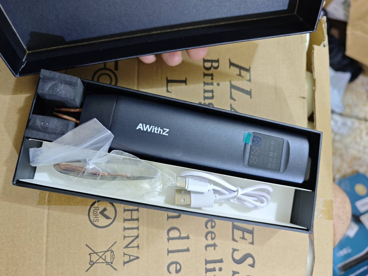 كاويه مرتبه ٢٥ مع التوصيل
***********

مع كامل ملحقاتها

نص مكتوب في الصور:
- AWithZ
- Mini Portable Spot Welder