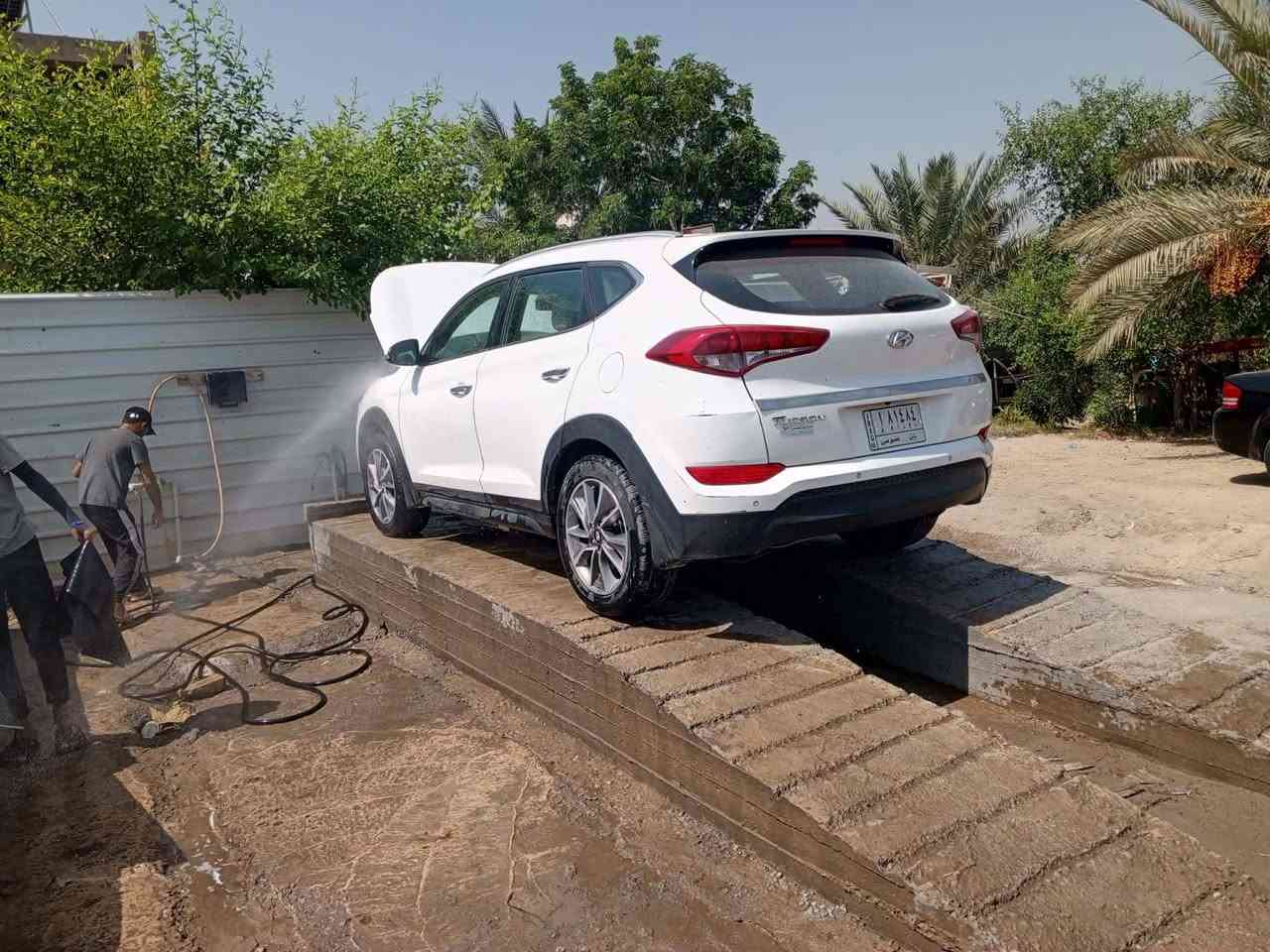سلام عليكم 
توسان موديل 2018
 خليجي  السياره 
مكفوله  كفاله عامه  بيه فقط هذا الي بل بنيد الصبغ البلادي مشلع يعني ما مصبوغه   ماشيه 125 الف  مال جناي 
مداور ثاني يوم 
مكان السياره حله قرب سيطره الاثار
السعر 180 وبيه مجال 
للاستفسار***********

