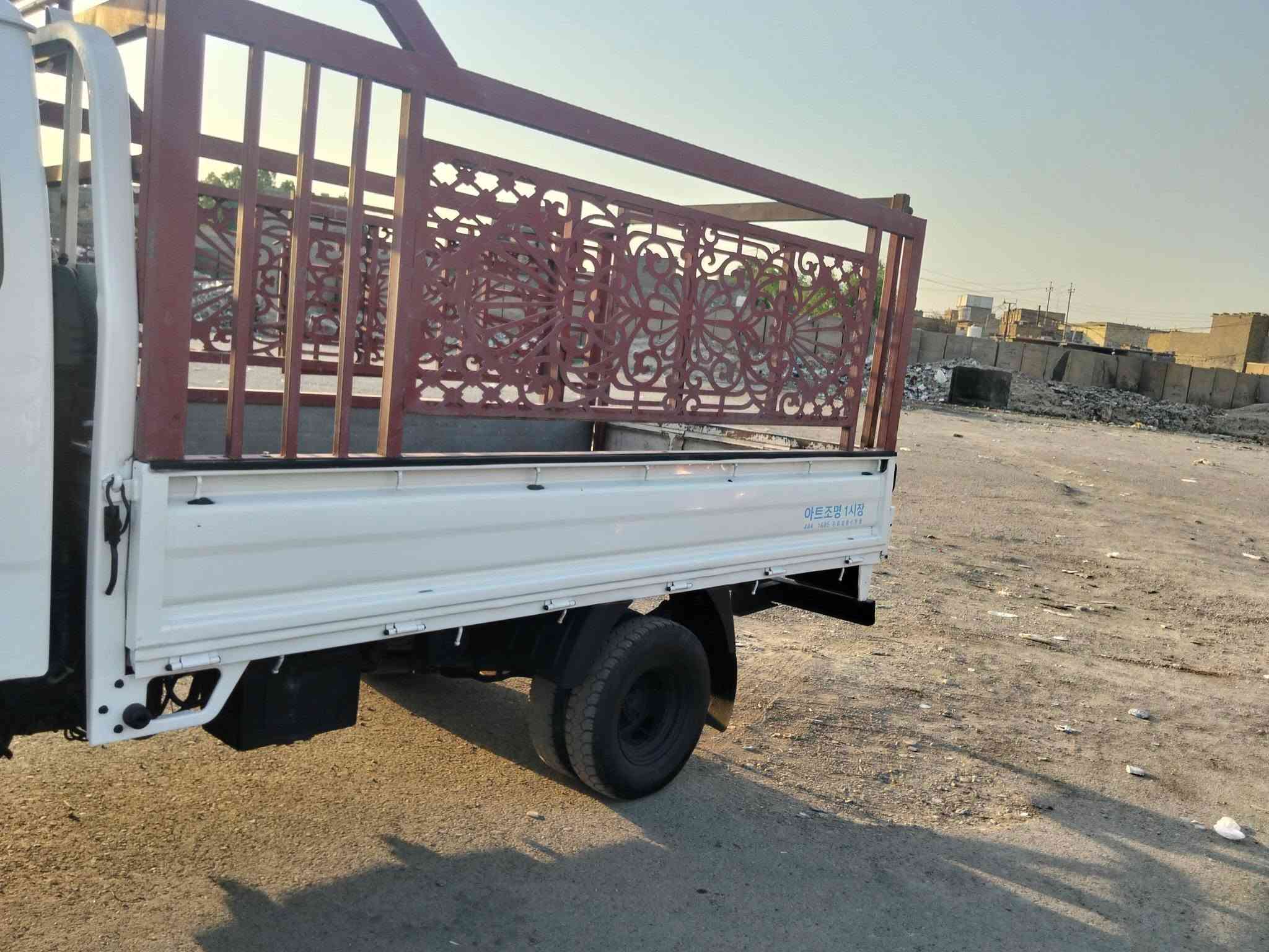 السلام عليكم 
كيا ام عيون موديل 2000 رقمها ديالى مشروع وطني 
شرط التحويل سنويا لغايا 28 سياره جديده 
مكينه 3000 سوبر جديده لا صرف ولا بخار ولا تنقيص 
وكير ومكينه واكسل جدد سياره جاهزة لشغل 
سياره تخم تاير جديد صدر جديد سياره كهربائيات شغاله 
سياره كبل لشغل جاهزه العنوان بغداد البلديات 
السعر 75 وبيه مجال بسيط الرقم ***********

