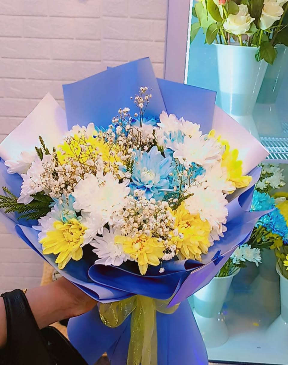ننسق لحضاتك بأجمل ورد  🌷🌷🌹 
للحجز  ***********  وات ساب 
الغزاليه الكفائات شارع دار الحكمه قرب شكولاته  
🕑  يوميا من الساعه  ١٠ صباحا  لغايه ال  ١١ مساء 

واهلا وسهلا بكم  🌷🌷🌷
