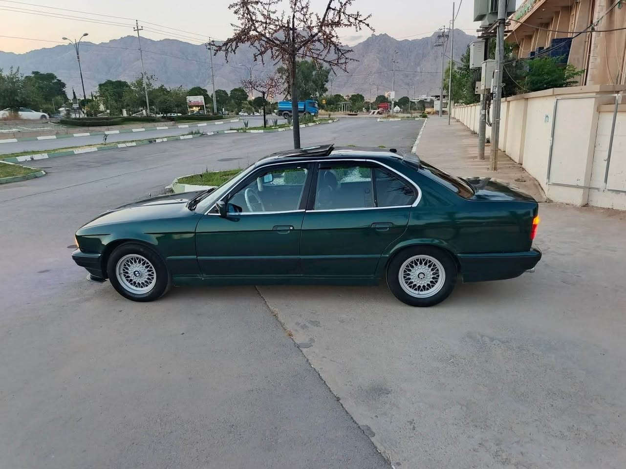 بەنaوی خوای گەورە بیئیم مۆدیل٩١
ئارم پلاستیک دهۆک هەزەی بۆ کراوە 525گیر تۆماتیک
سلایت تەبرید لە جیوە قفل مەرکەزی 
چوار تایەو ویلی  موشەبەک  لۆکی لەسەرە
ماشالە نمونە لەجوانی دیناریک مەسروفی تیدا نیە پیشو پشتی تازە گۆراوە مالی دەستی دۆستە موسو براوە بەشەرت ئارم ئەوەلیات بەشەرت سحری 42گەلە گۆرینەوەش دەکەم بە ئاڤانتی ***********
وەتسئاپ *********** رانية, السليمانية
