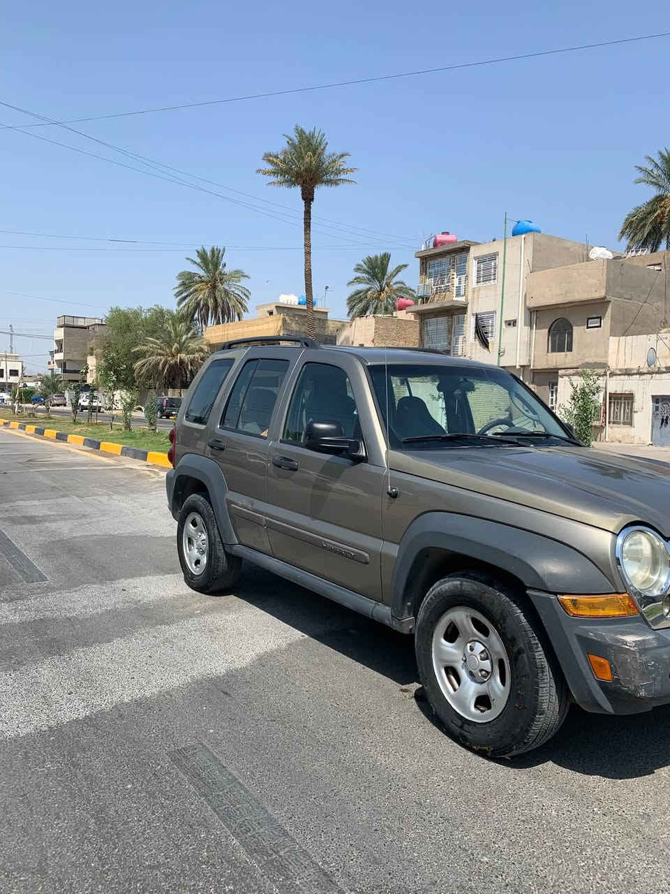 جيب ليبرتي 2007
وارد امريكي رقم بغداد انكليزي السياره 

مكينه 3700

تبريد تدفى شغال 

ماشيه 150 الف ميل وقابل للزياده 

ضرر امريكي صندوق فقط 

وبيها طخه في باب الخلفي 

داخل سياره قماش 

مكان سياره بغداد الحرية 

سعر سياره 75 ورقه وبيها مجال 

للاستفسار الاتصال على رقم 

***********‬
