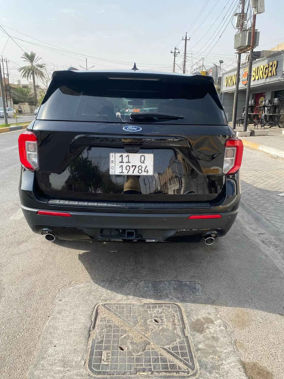 السلام عليكم
فورد اكسبلورر 2024 st line 
محرك 2300cc توربو 
السياره حيل نضيفه كامله من كلشي 
ماشيه ٤٥ الف 
بيها عازل حراري 
حادثها موضح بالصور 
مبدل بوب ثنين نفس اللون وكاله 
وفقط ربع الجاملغ بي صبغ 
سعرها 288$
للتواصل ***********
موجود واتساب وماسنجر 
مكانها بغداد اليرموك
