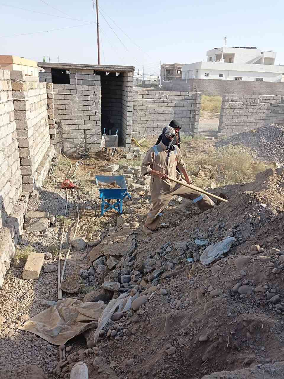 سلام عليكم  / يوجد كادر عمل جاهز/ تصعيد مواد/ تنضيف بيوت/ تفليش/ تكشيط/ تنضيف حدائق/ دفن نهري  / شقلنه ليل ونهار   /ومعداتنه جاهز/ ماعليك بس تصال على رقم  /     *********** /

