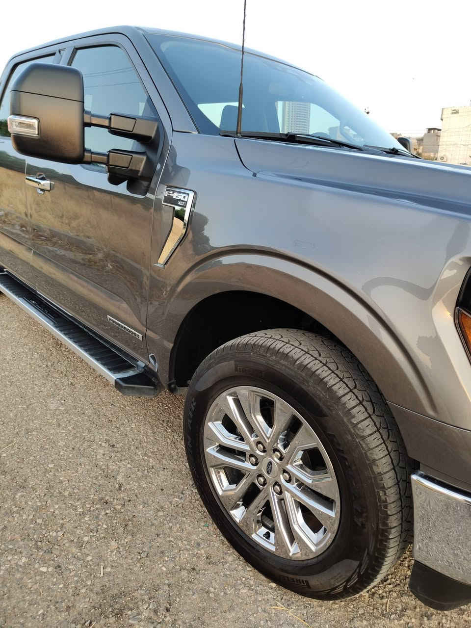 Ford f_150 للبيع
موديل 2024 hybrid
3.5torbo
6سلندر
مواسفات XLT
لون نفطي 
حادث بس باب خلفيه 
سيارة جاهيز فول
***********وتساب
