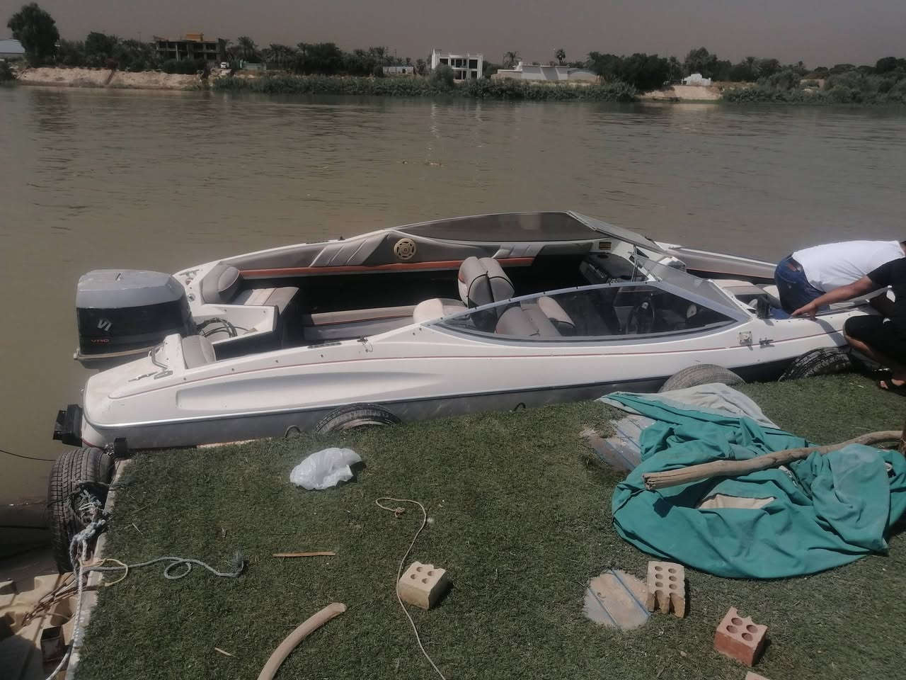 زورق بايلينر مع محرك 175 للبيع جت سكي للبيع عنوان بغداد***********
