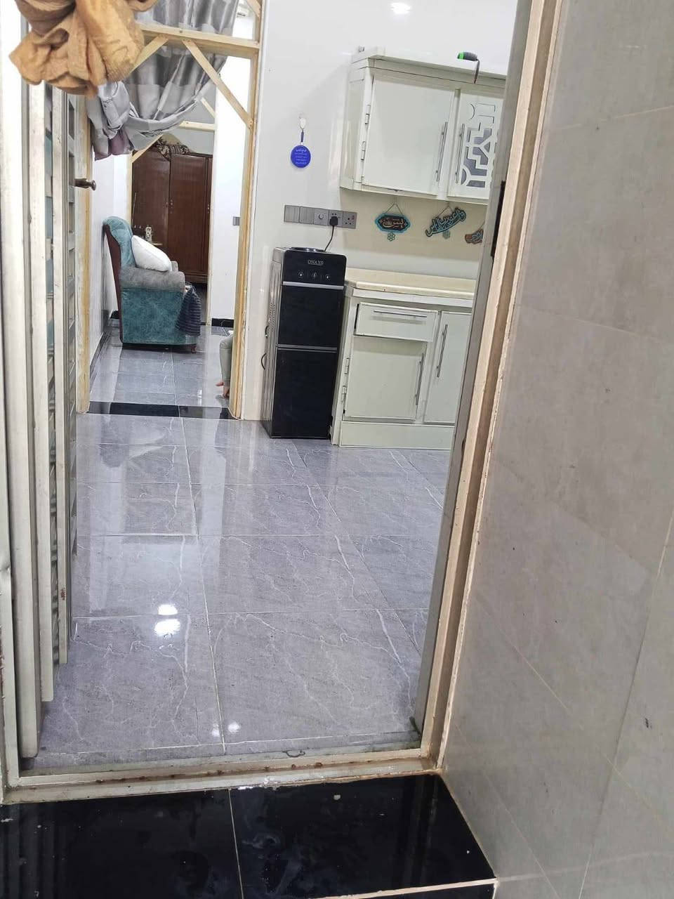 🏠 بيت للبيع - موقع استراتيجي وسعر مناسب جداً! 🏠فرصة ممتازة للسكن أو الاستثمار في موقع حيوي وقريب من الخدمات.
✨ المواصفات:المساحة: 100 متر مربع.
التصميم: طابق ونصف (يحتوي على غرفتين نوم).
الملكية: طابو ملك صرف (سند جاهز).
📍 الموقع:الحولي - قرب مجمع السلام السكني.قريب جداً من الشارع العام.قريب من شارع كربلاء (عند عمود رقم 1).
💰 السعر: 90 مليون دينار عراقي (وقابل للتفاوض البسيط).📞 للتواصل والاستفسار: ***********
